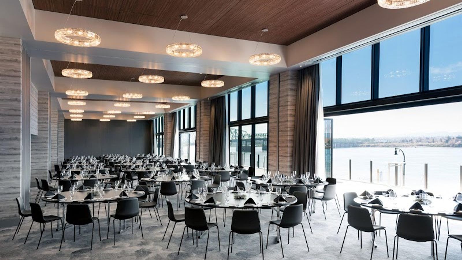 Photo of Hotel Indigo Vancouver Dwtn – Portland Area, an IHG Hotel