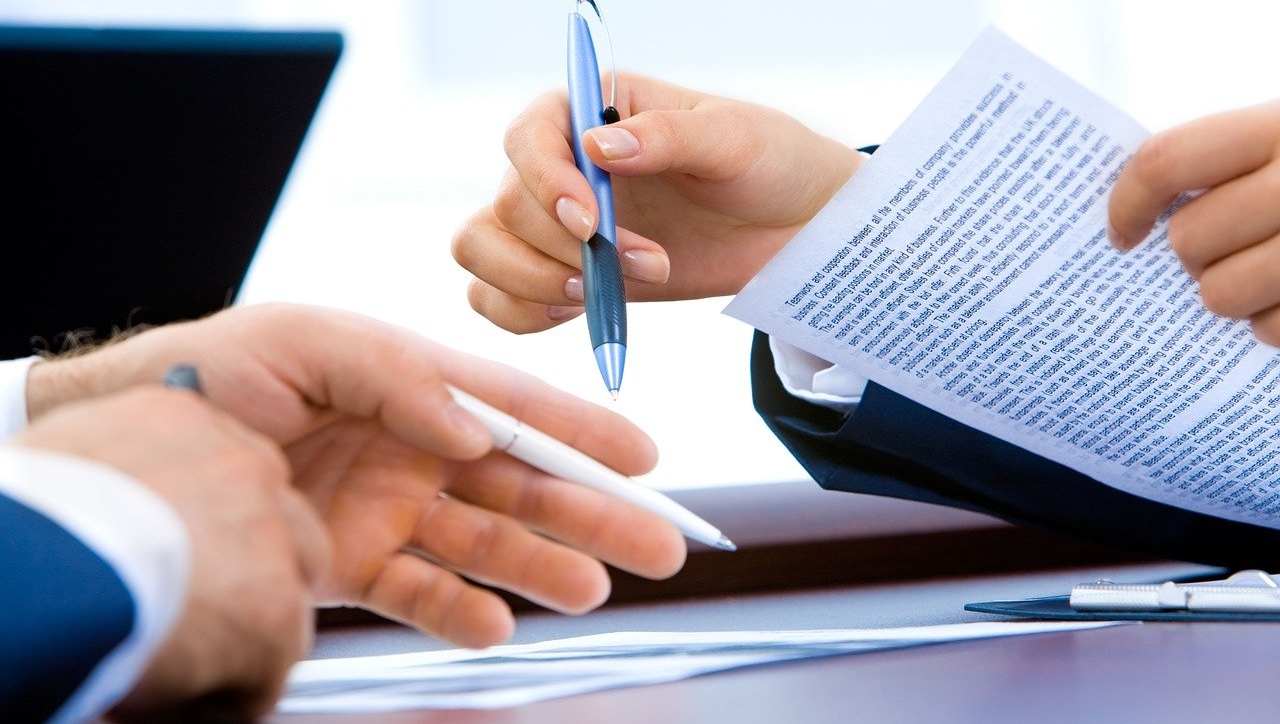 laptop-office-hand-3196481.jpg