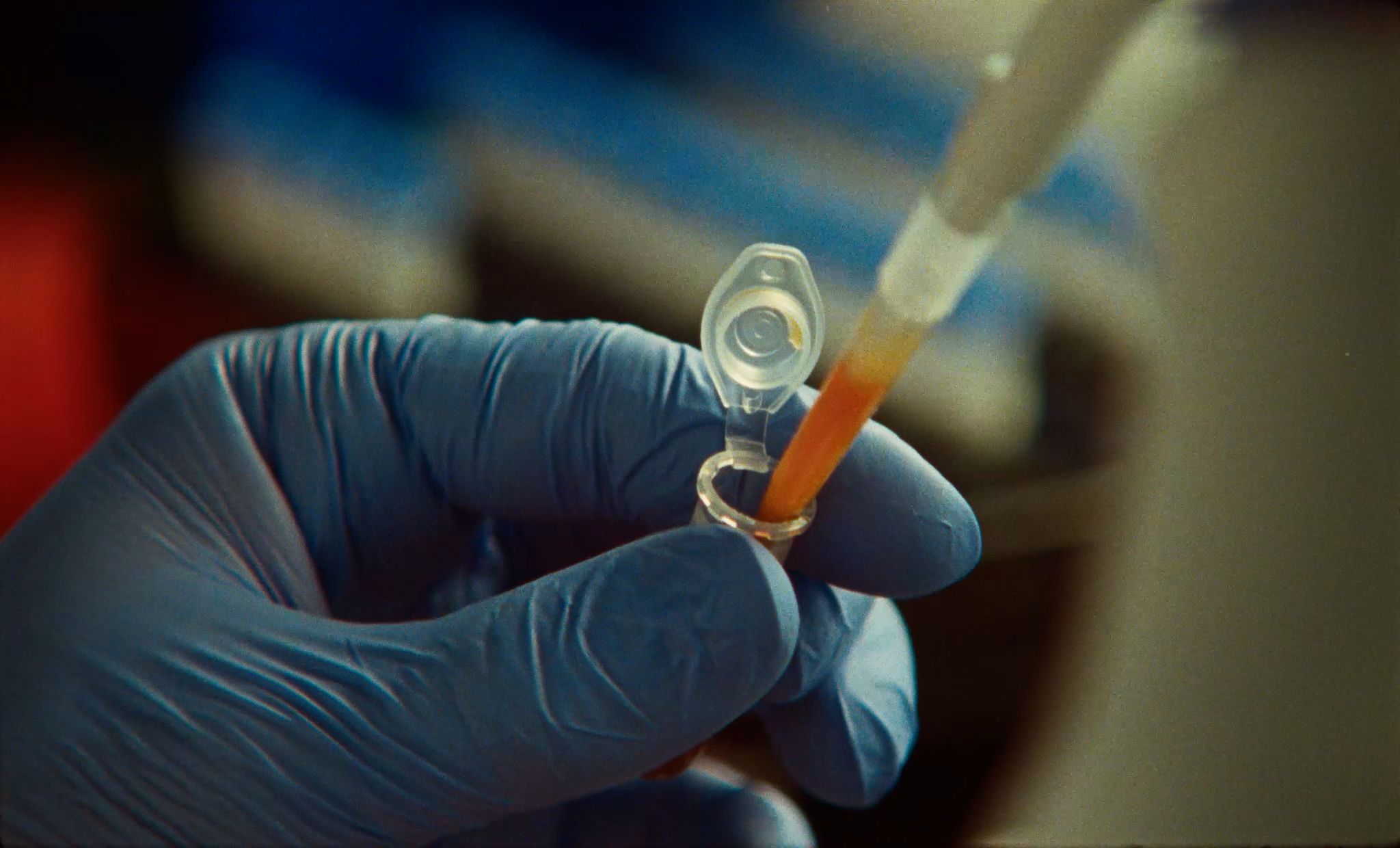 950 AI agent sàng lọc khoảng 200.000 reverse transcriptase trong 21 giờ: Thứ chúng tìm thấy là một hệ enzyme chưa từng được mô tả