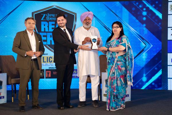 ICONIC SCHOOL OF THE YEAR AWARD