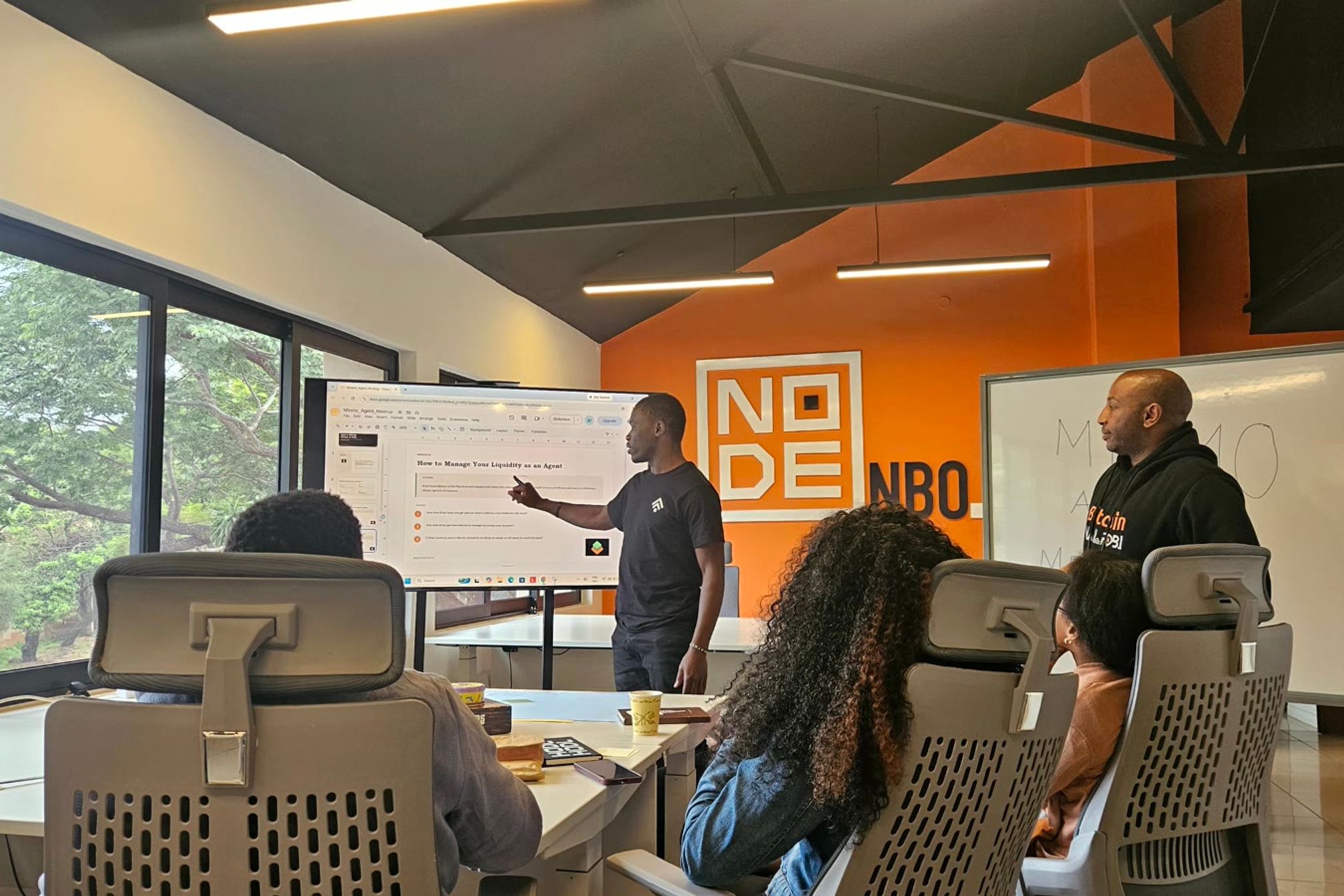 Minmo agents attending a workshop about managing liquidity