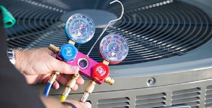 SS&B Heating & Cooling repairing air conditioner in Springfield, MO.