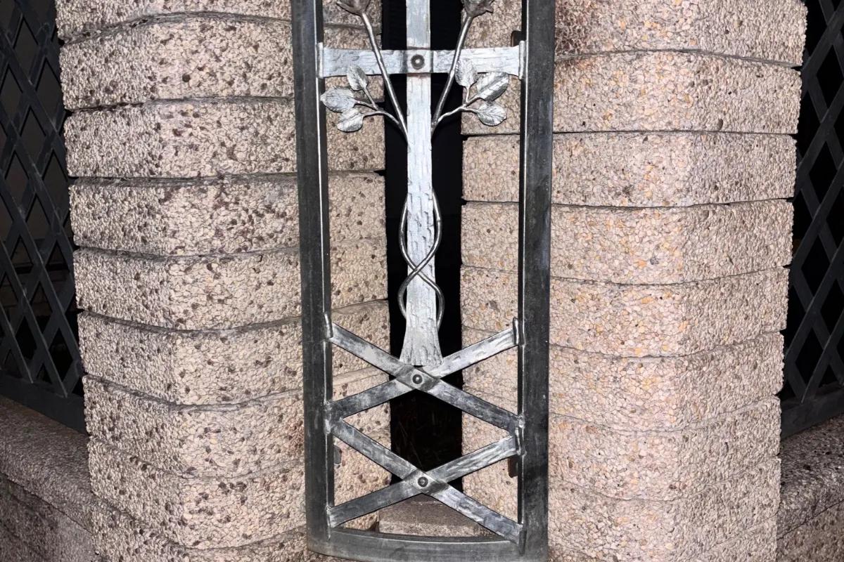 Kereszt rózsákkal🌹