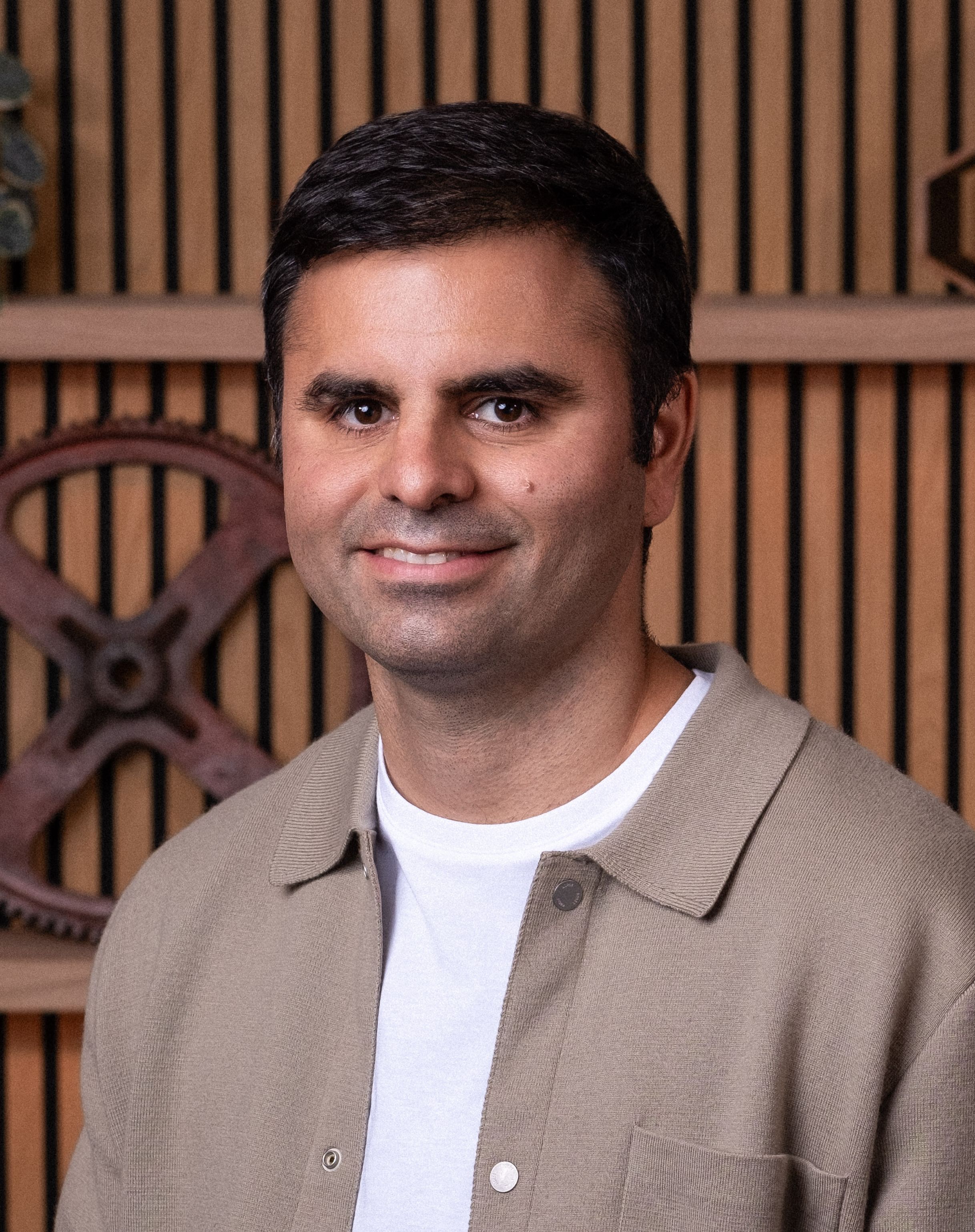 Amir Zohrenejad's Headshot