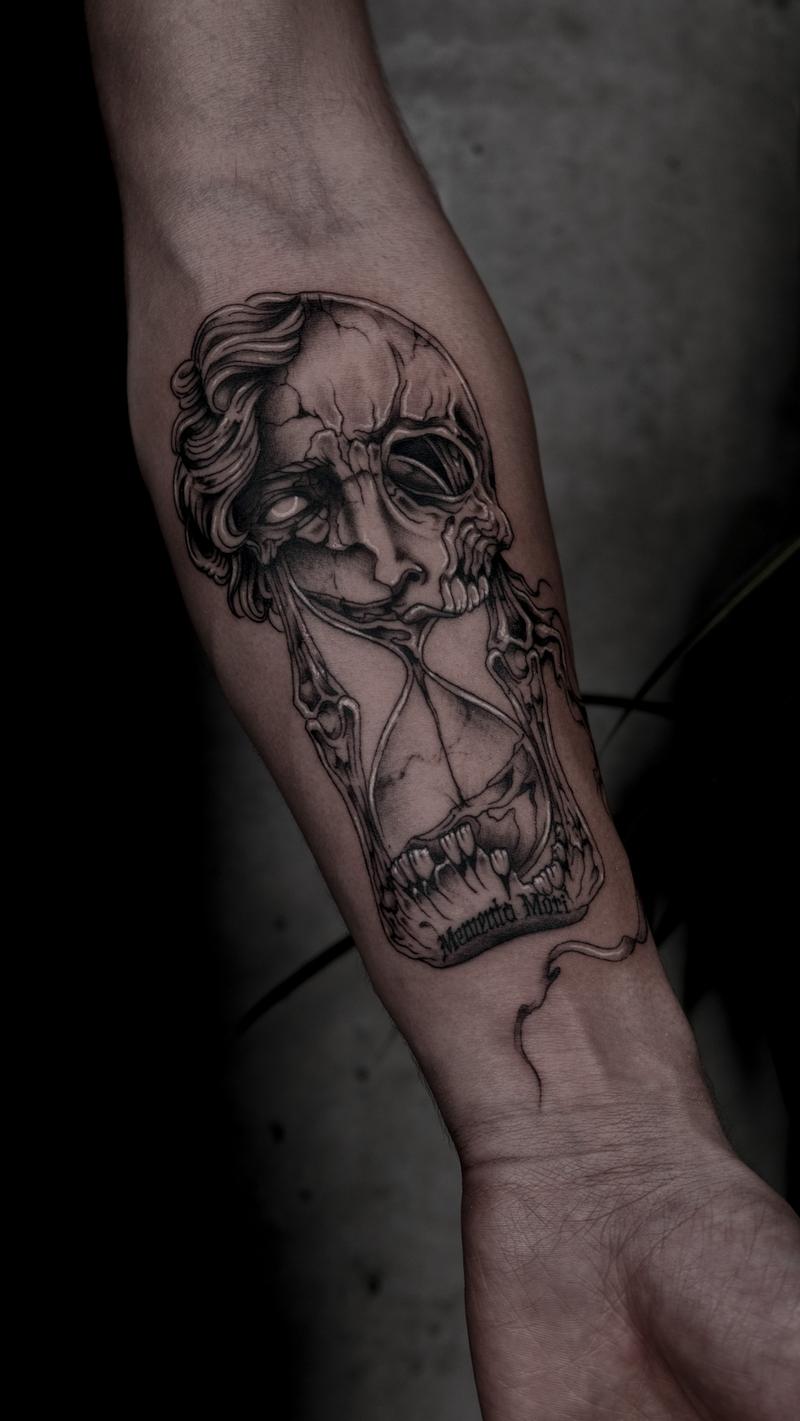 Skull Hourglass