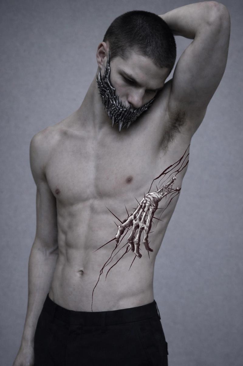 skull hand