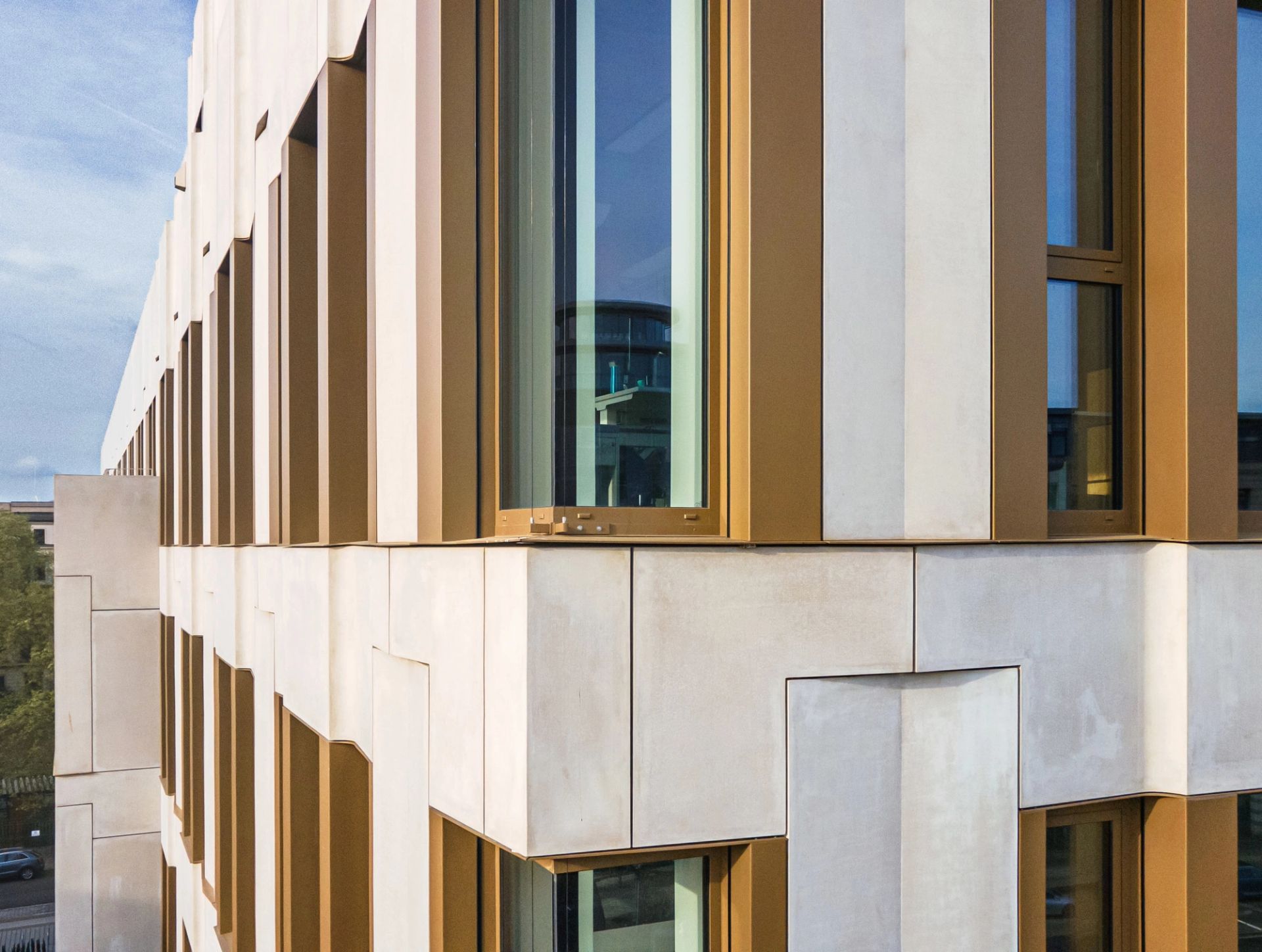 Europazentrale für Unite, Leipzig – Fassadenelemente und Fensterrahmen an der Gebäudeecke