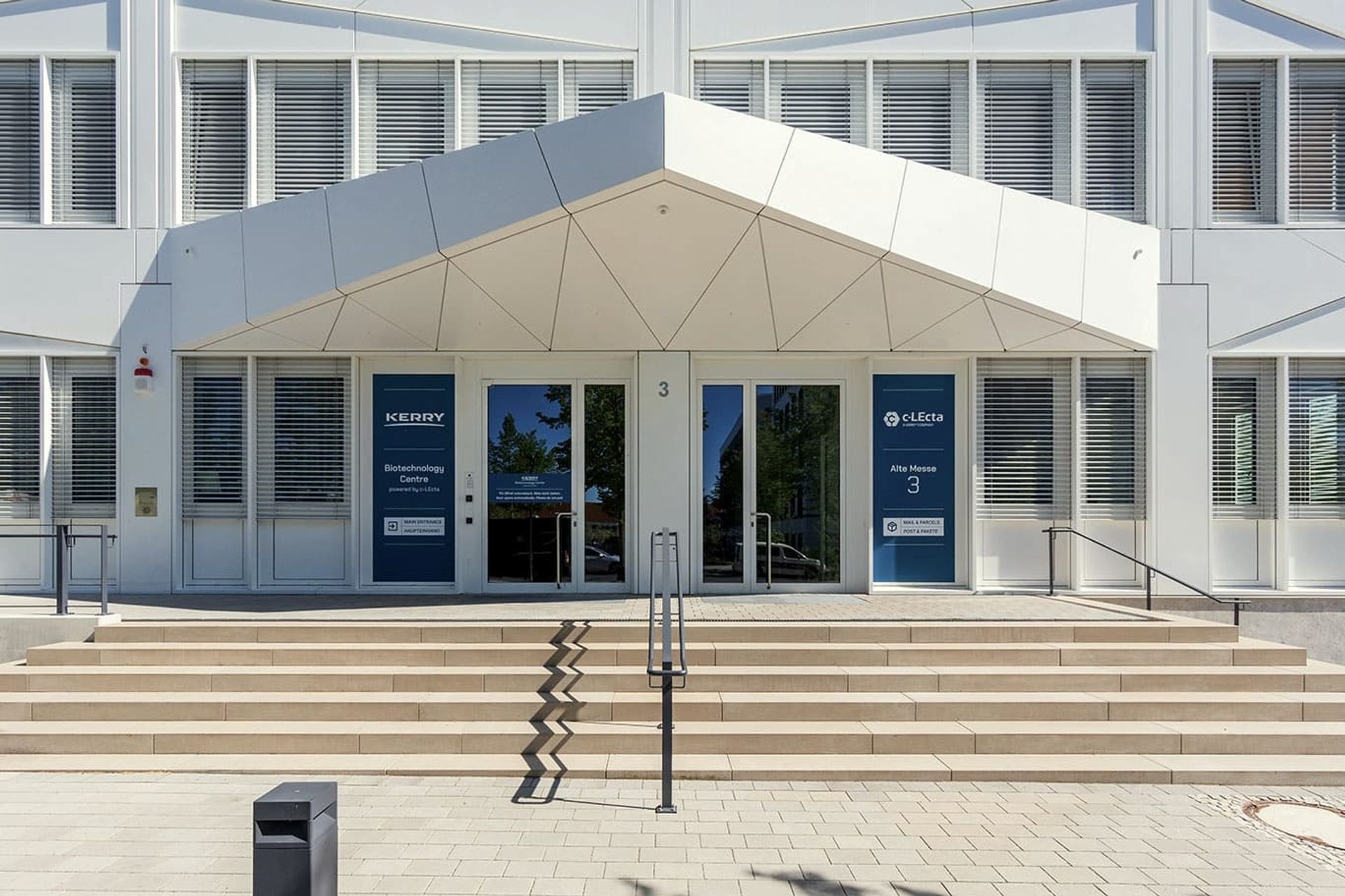 BioSquare Alte Messe, Leipzig – Eingang mit Vordach