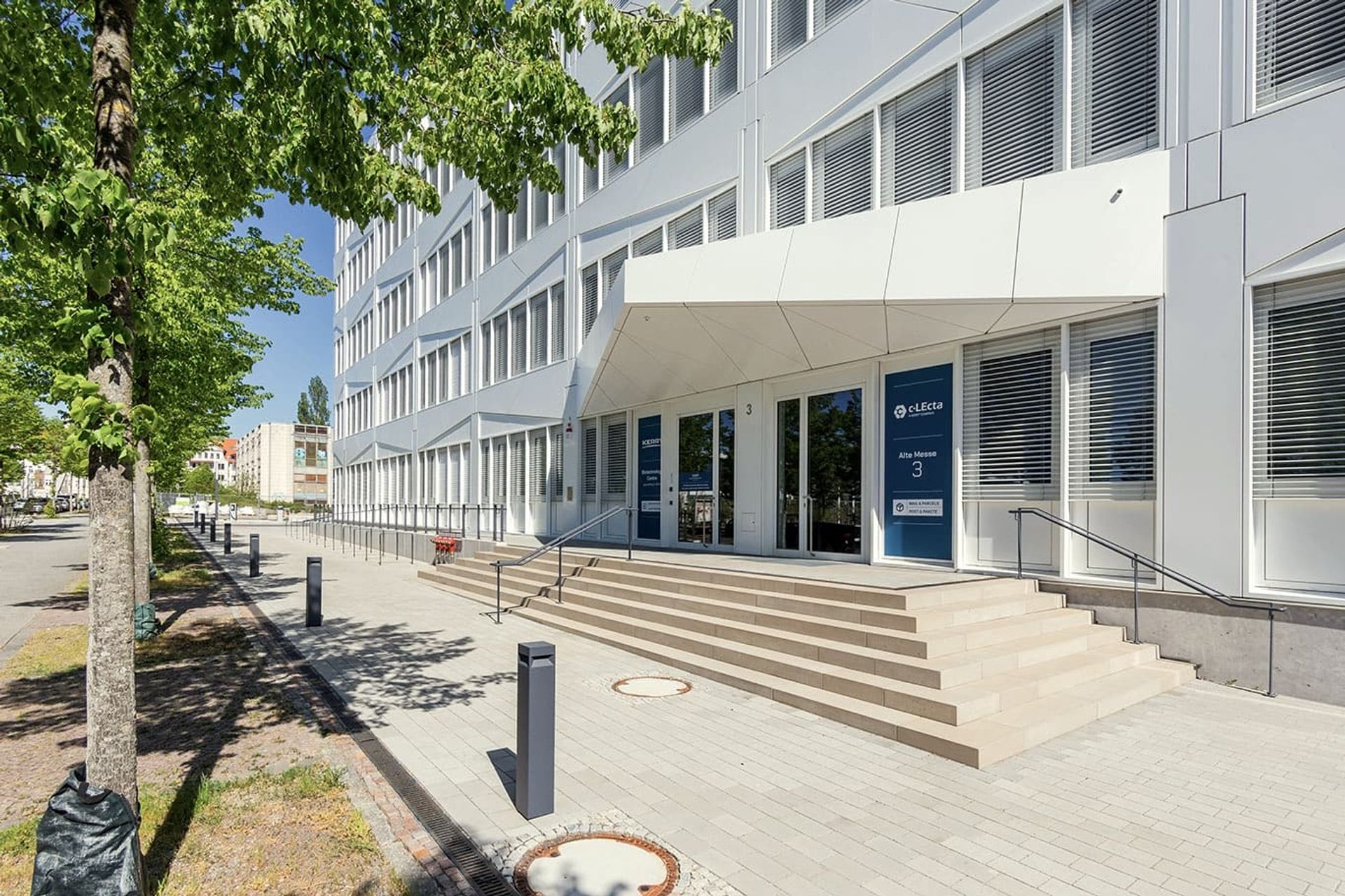 BioSquare Alte Messe, Leipzig – Eingang entlang der Fassade