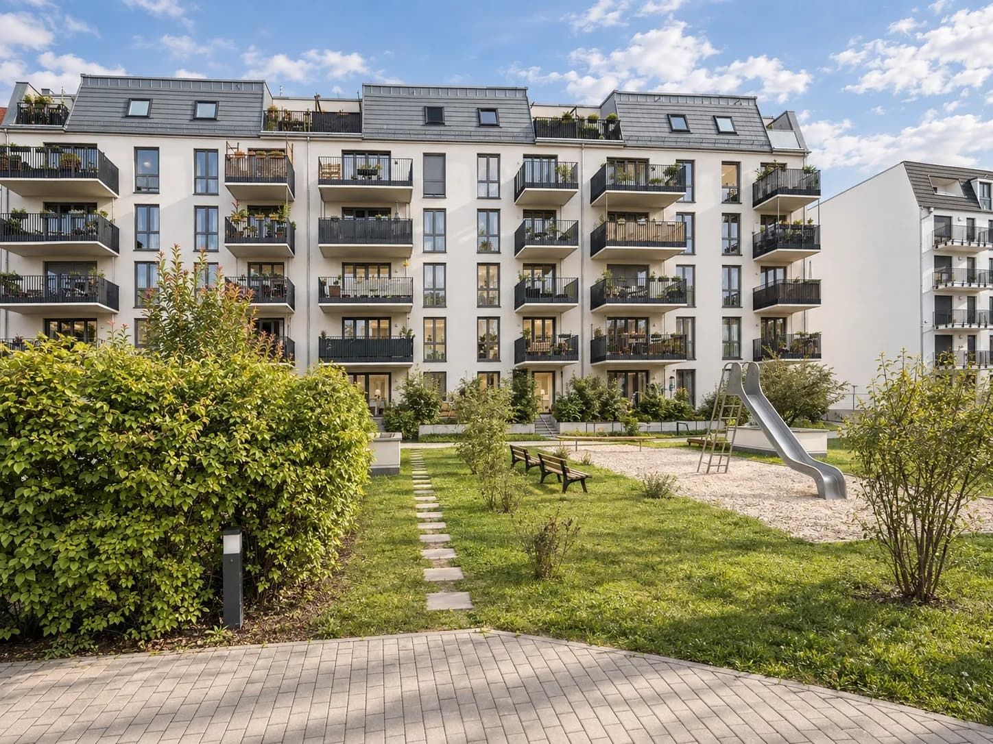 Drei Wohngebäude am Karl-Heine-Kanal, Leipzig – Aurelienstraße, KI-bearbeitete Aufnahme