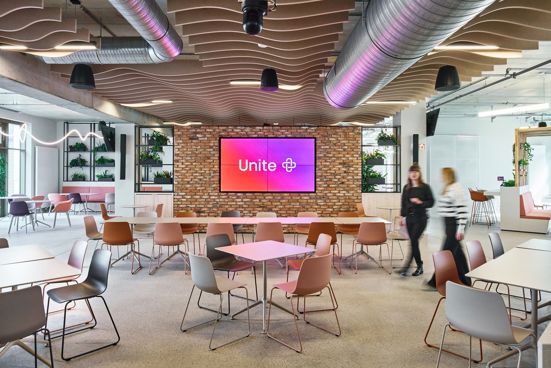 Europazentrale für Unite, Leipzig – Kantine mit Sitzbereichen