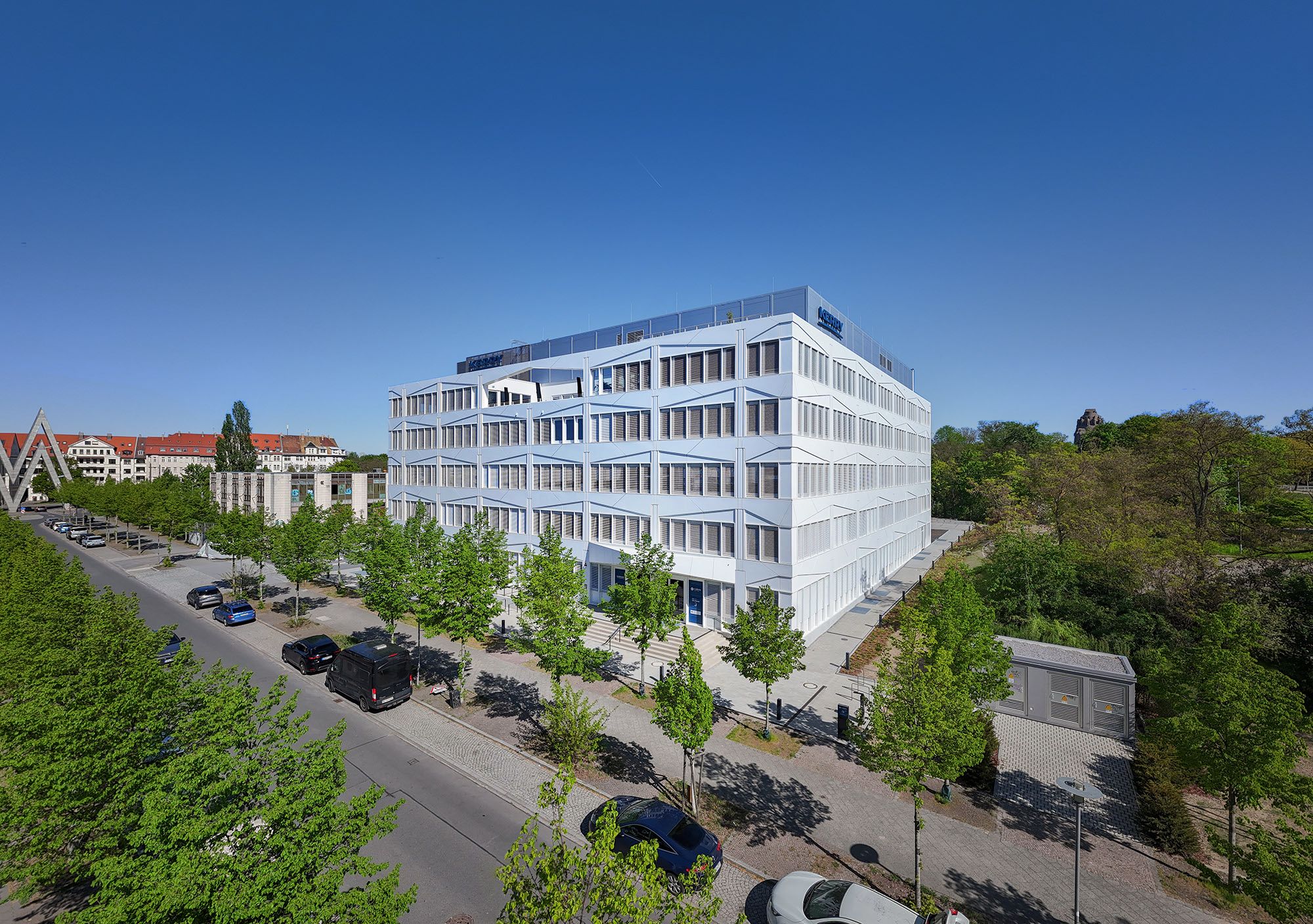 BioSquare Alte Messe, Leipzig – Luftbild von der Straße des 18. Oktober mit Baumreihe
