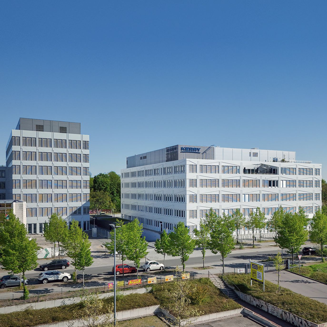 Der erste Bauabschnitt des BioSquare aus der Luft, links Bauteil 1B, rechts Bauteil 1A
