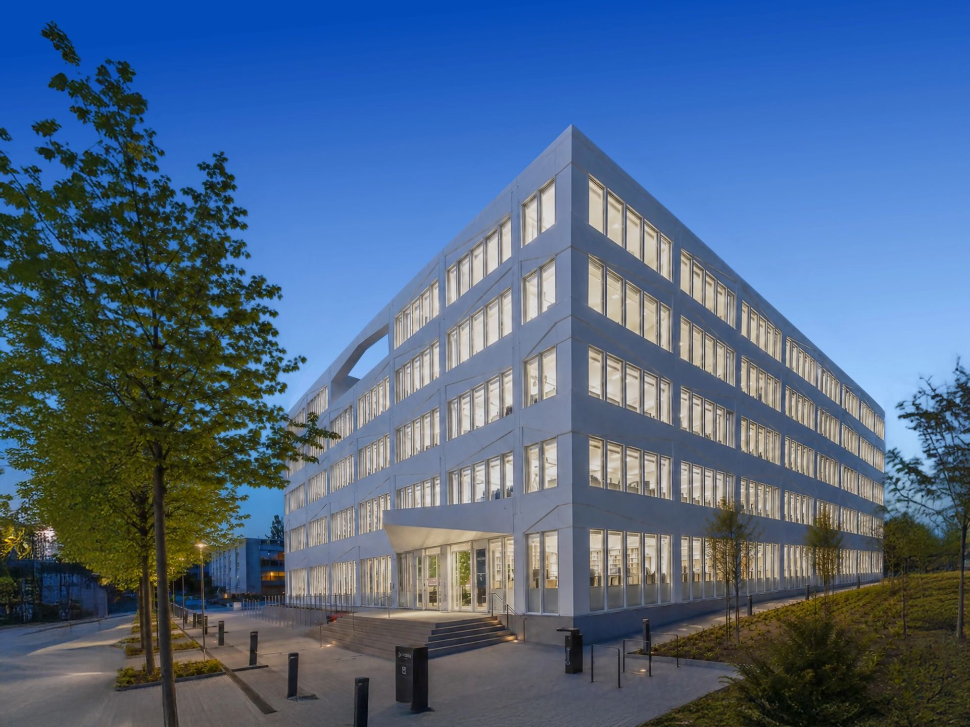 BioSquare Alte Messe, Leipzig – Luftbild von der Straße des 18. Oktober mit Baumreihe