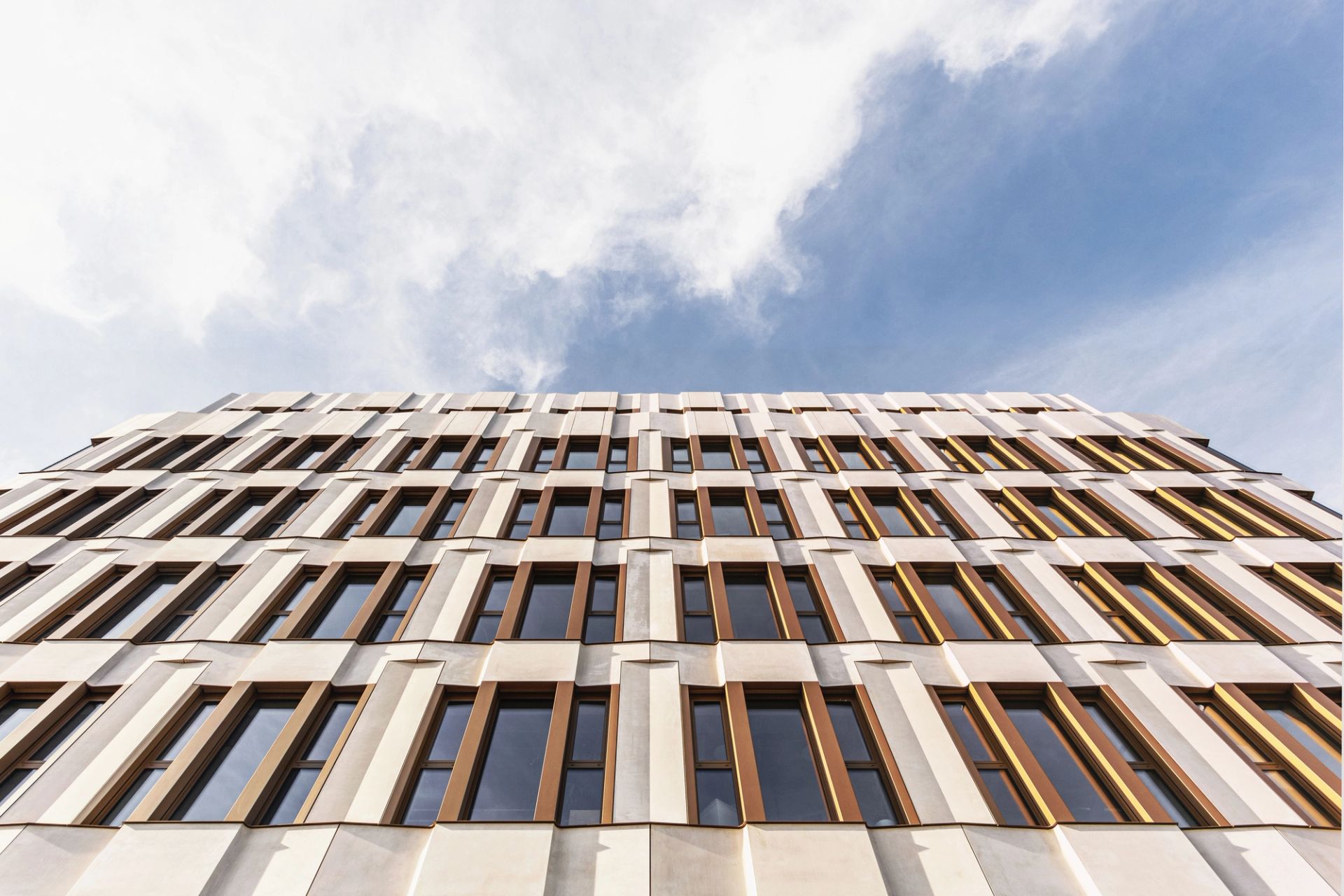 Europazentrale für Unite, Leipzig – Straßenfassade in Untersicht