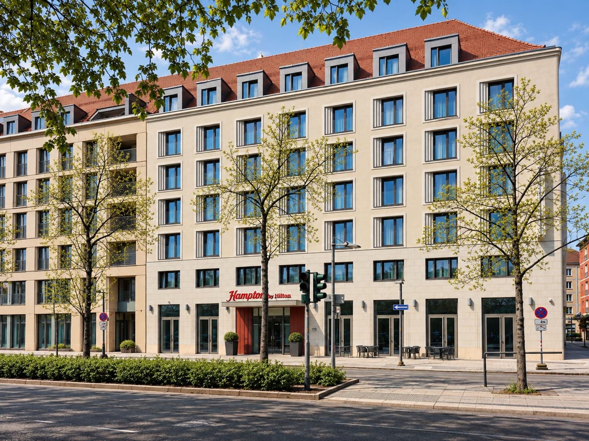 Hampton by Hilton Dresden – Fassade an der Ringstraße