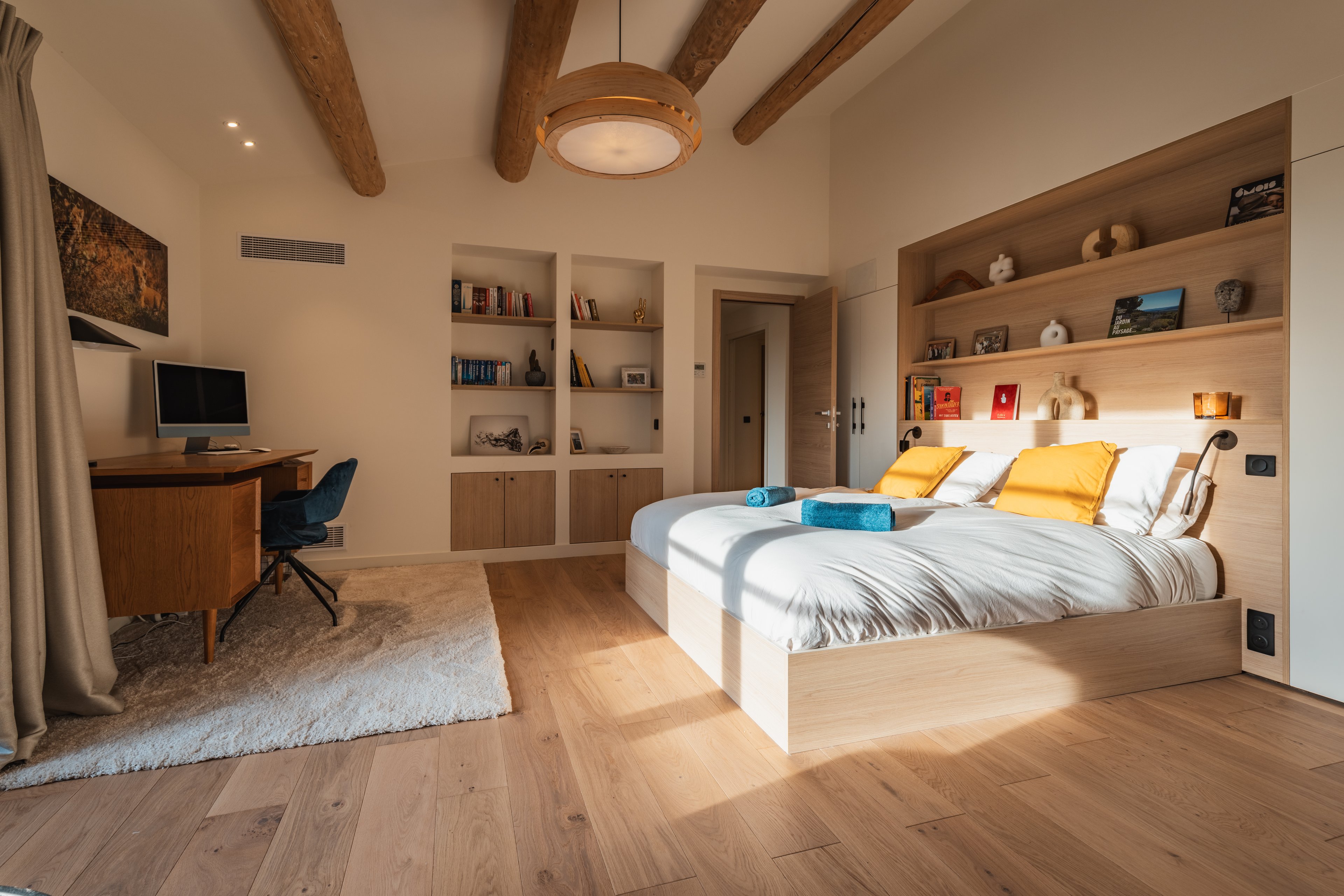 Interior photograph — IMMOBILIER, LUBERON, 26