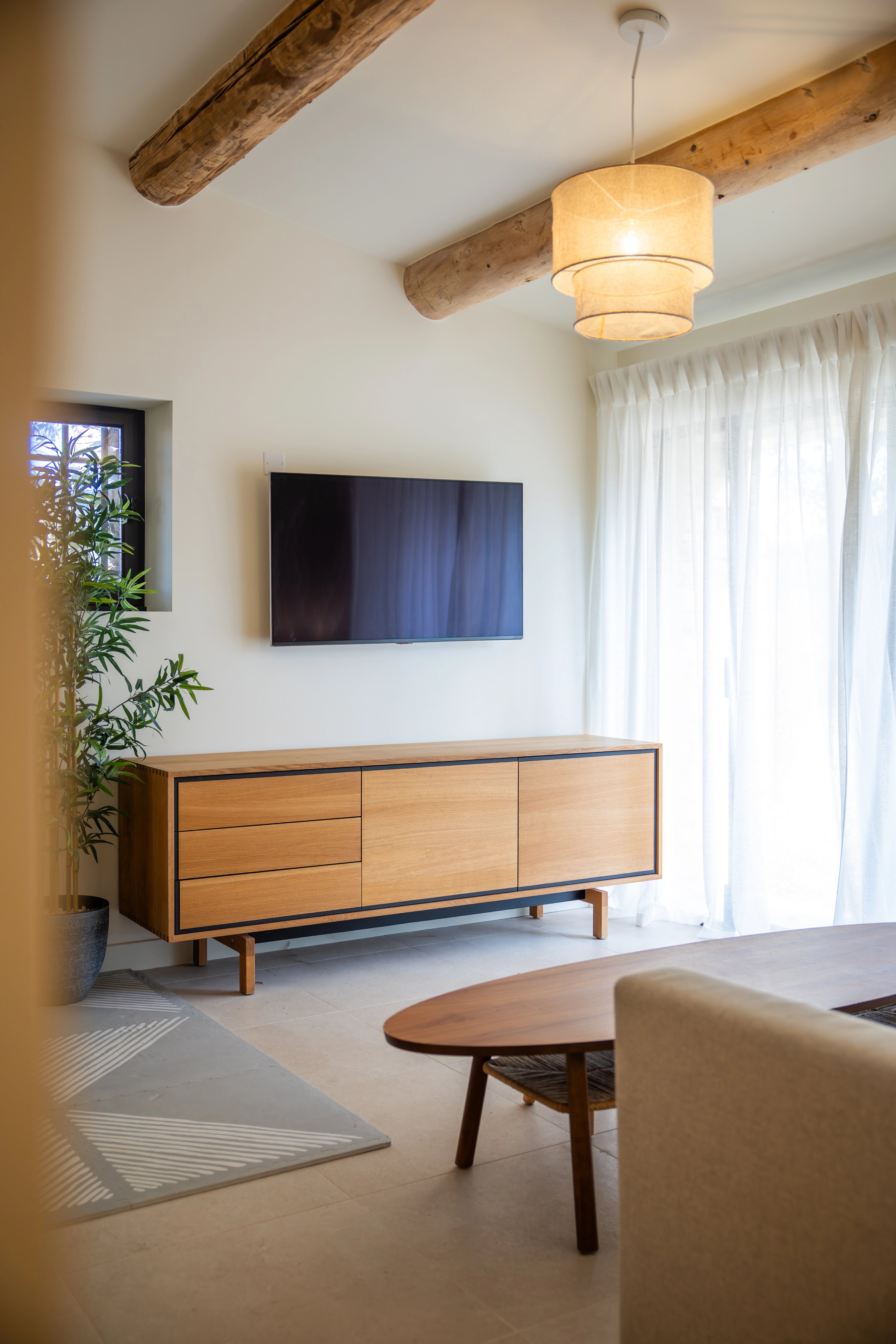 Interior photograph — IMMOBILIER, LUBERON, 16