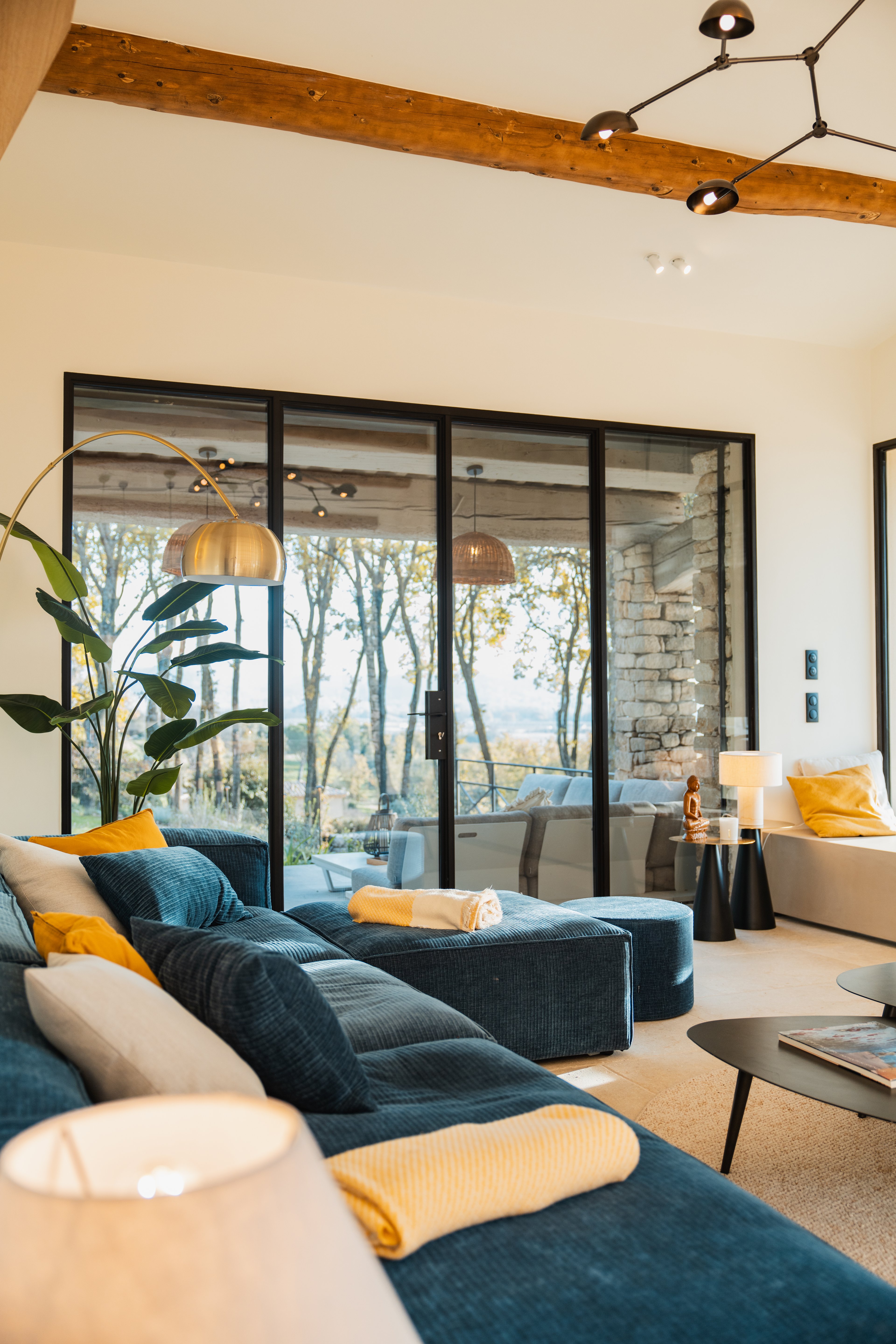 Interior photograph — IMMOBILIER, LUBERON, 14
