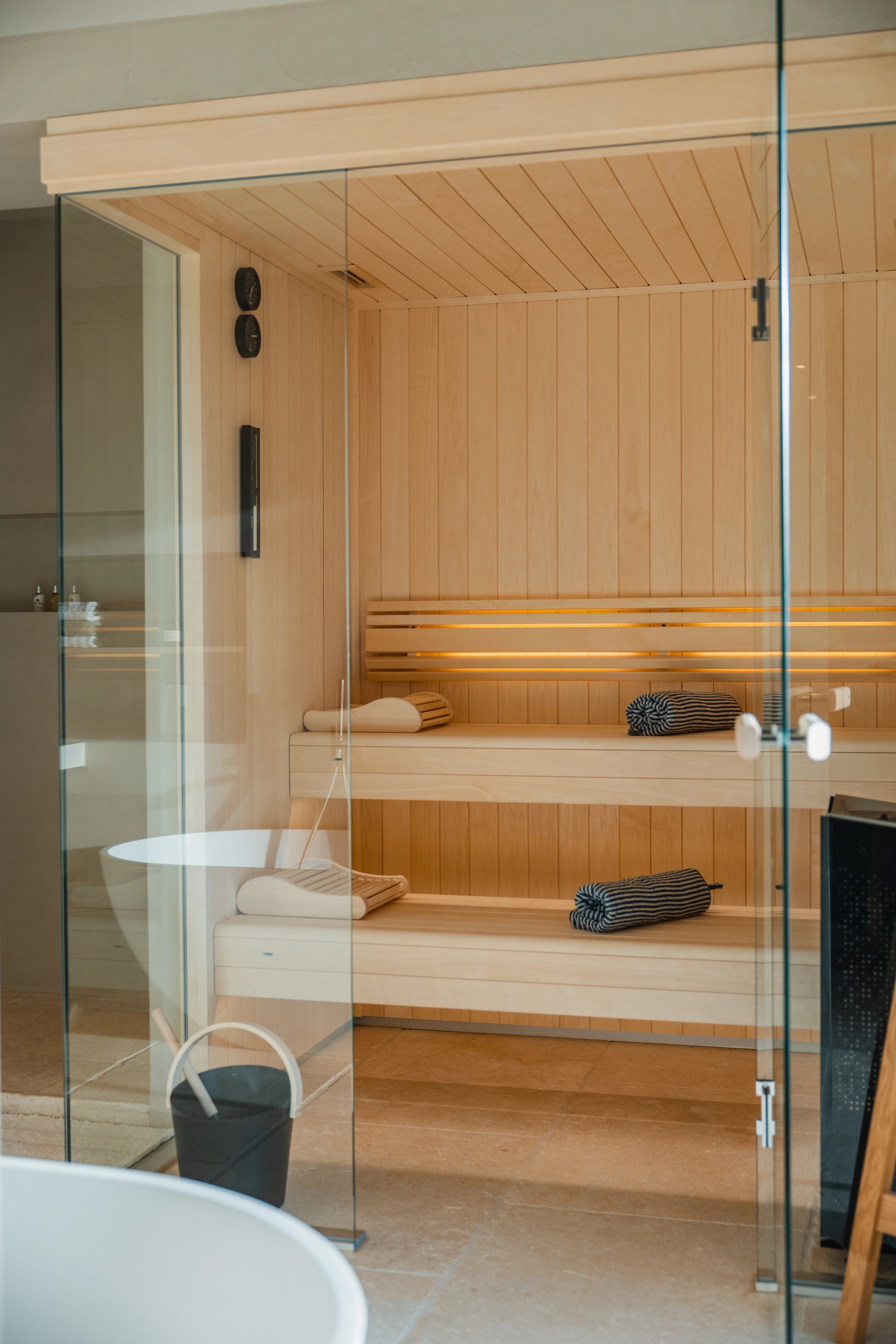 Interior photograph — IMMOBILIER, LUBERON, 29