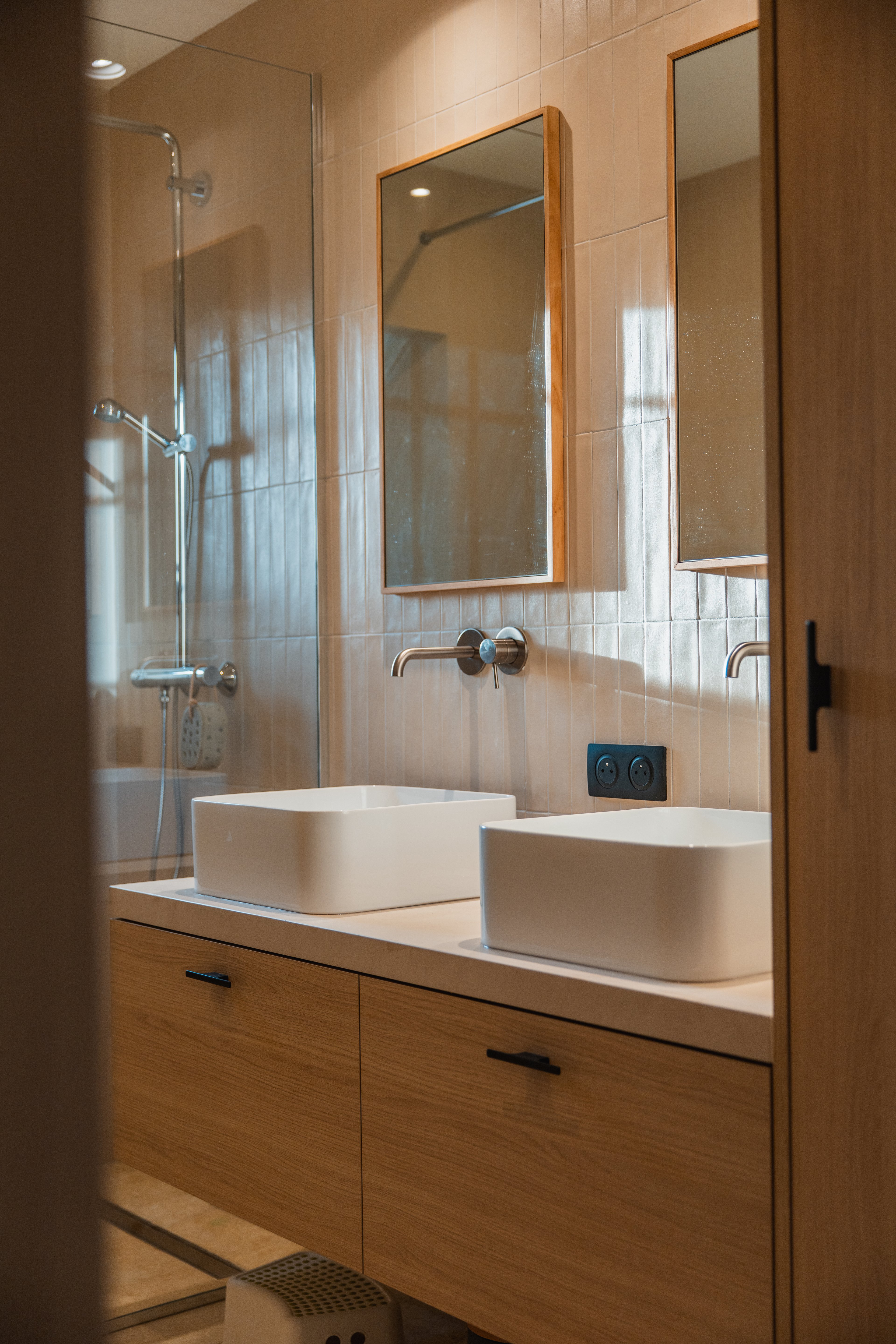 Interior photograph — IMMOBILIER, LUBERON, 34