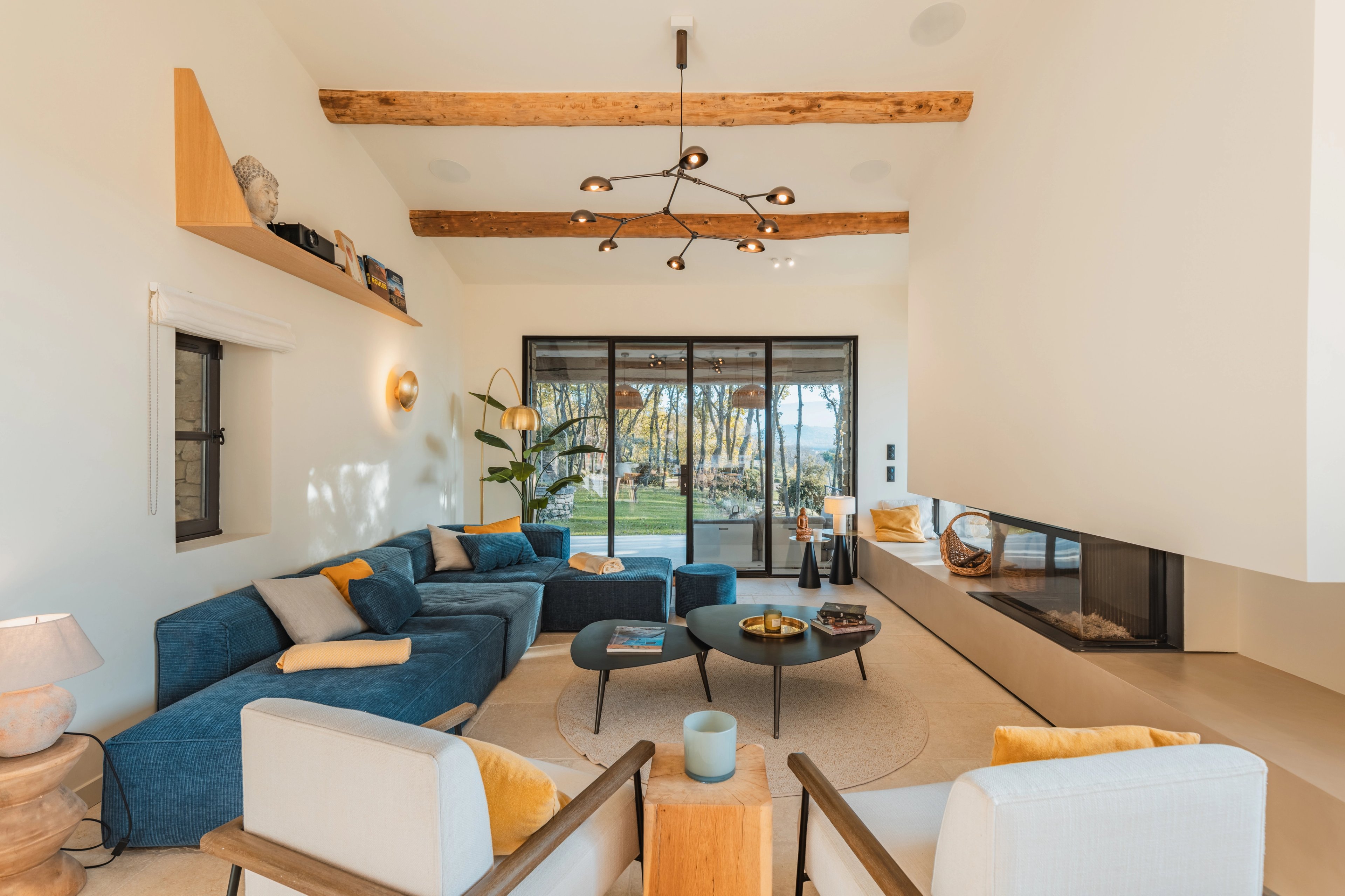 Interior photograph — IMMOBILIER, LUBERON, 13