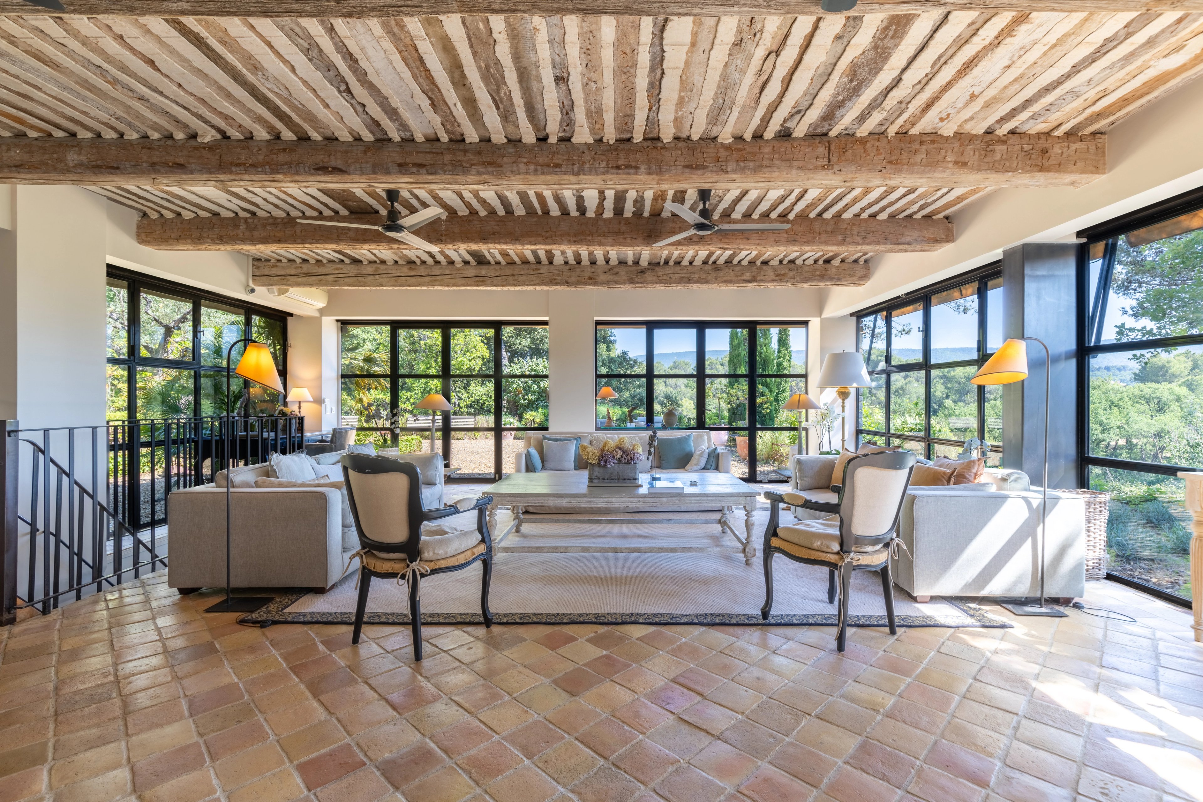 Interior photograph — IMMOBILIER, LUBERON, 20