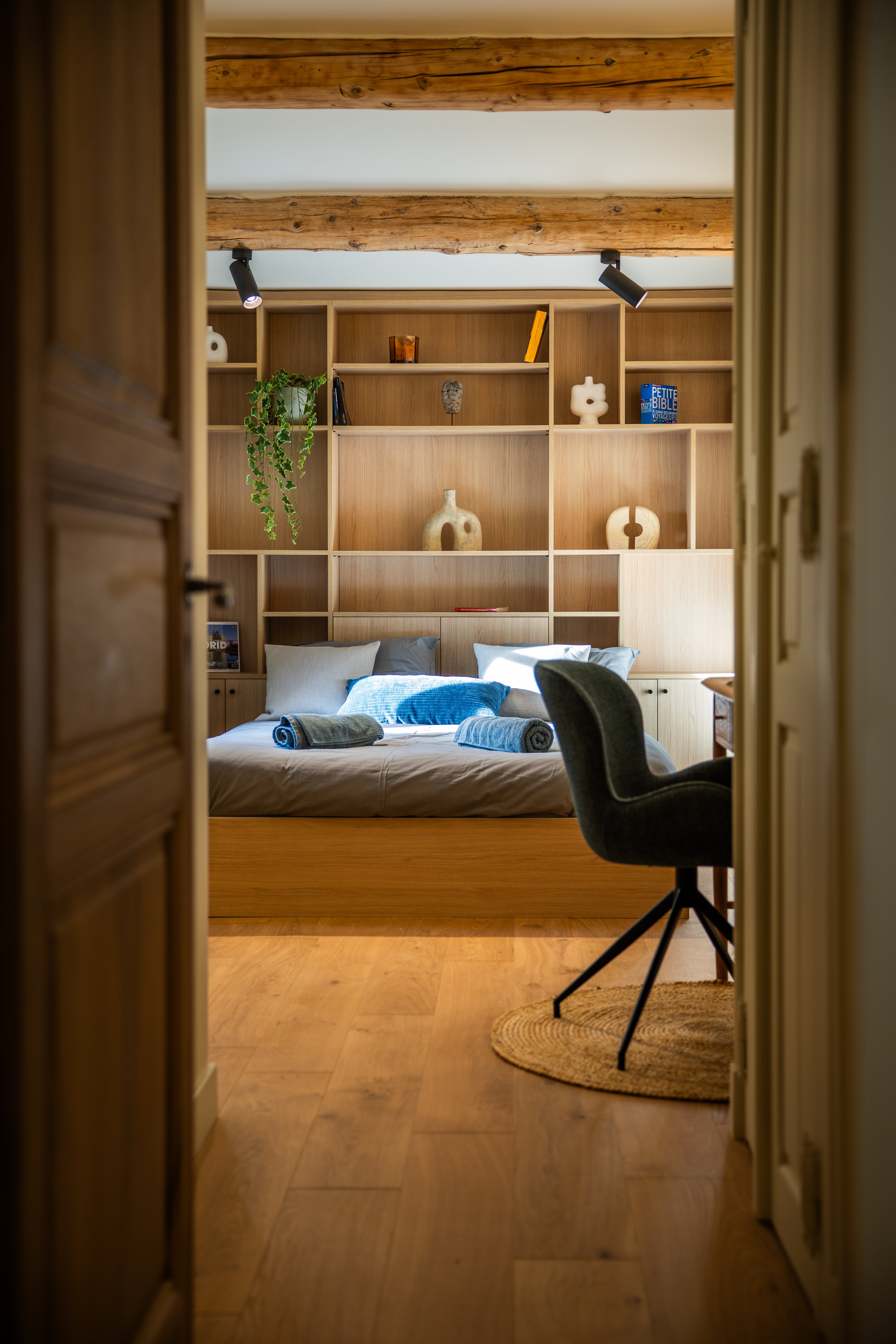 Interior photograph — IMMOBILIER, LUBERON, 28