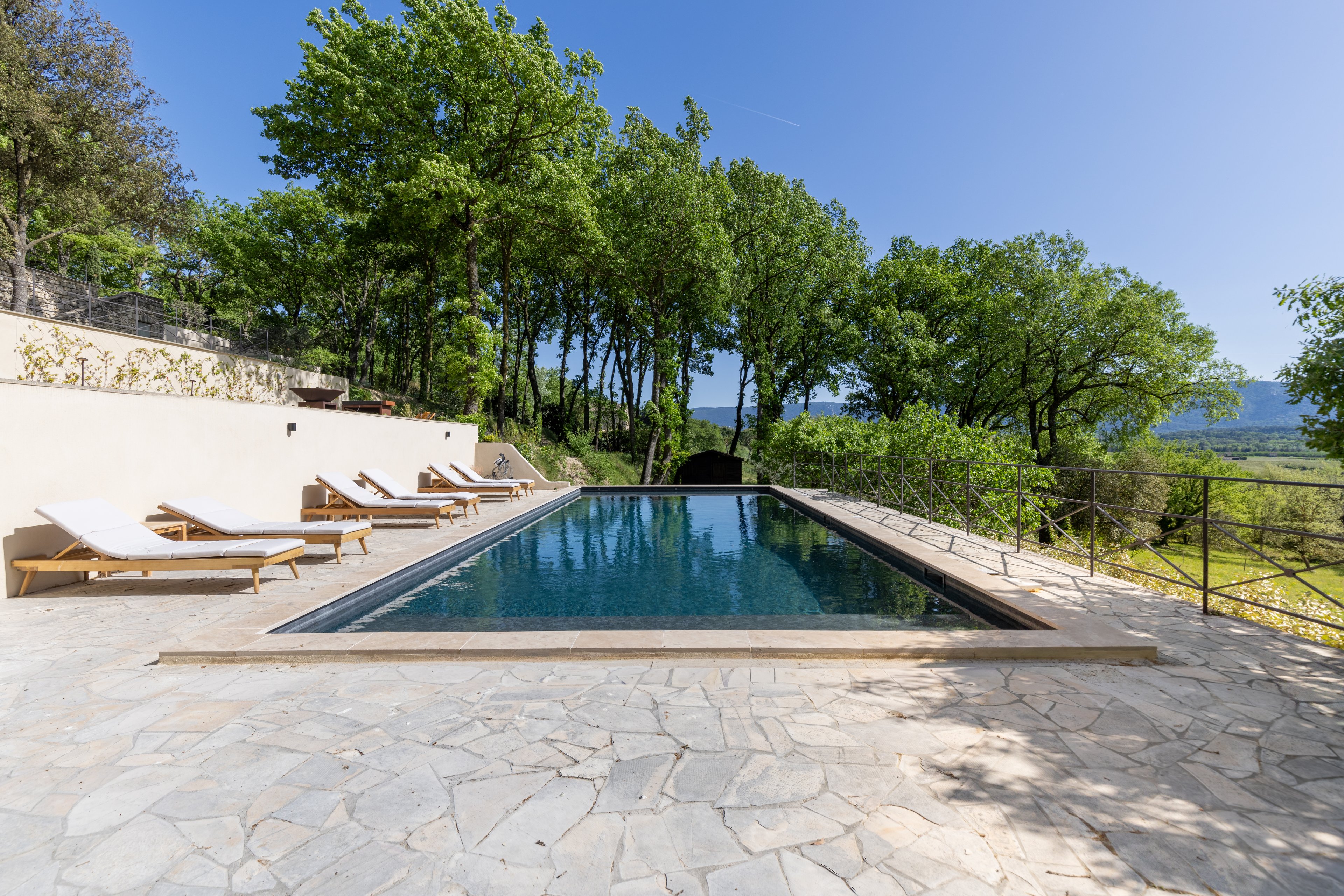 Interior photograph — IMMOBILIER, LUBERON, 7