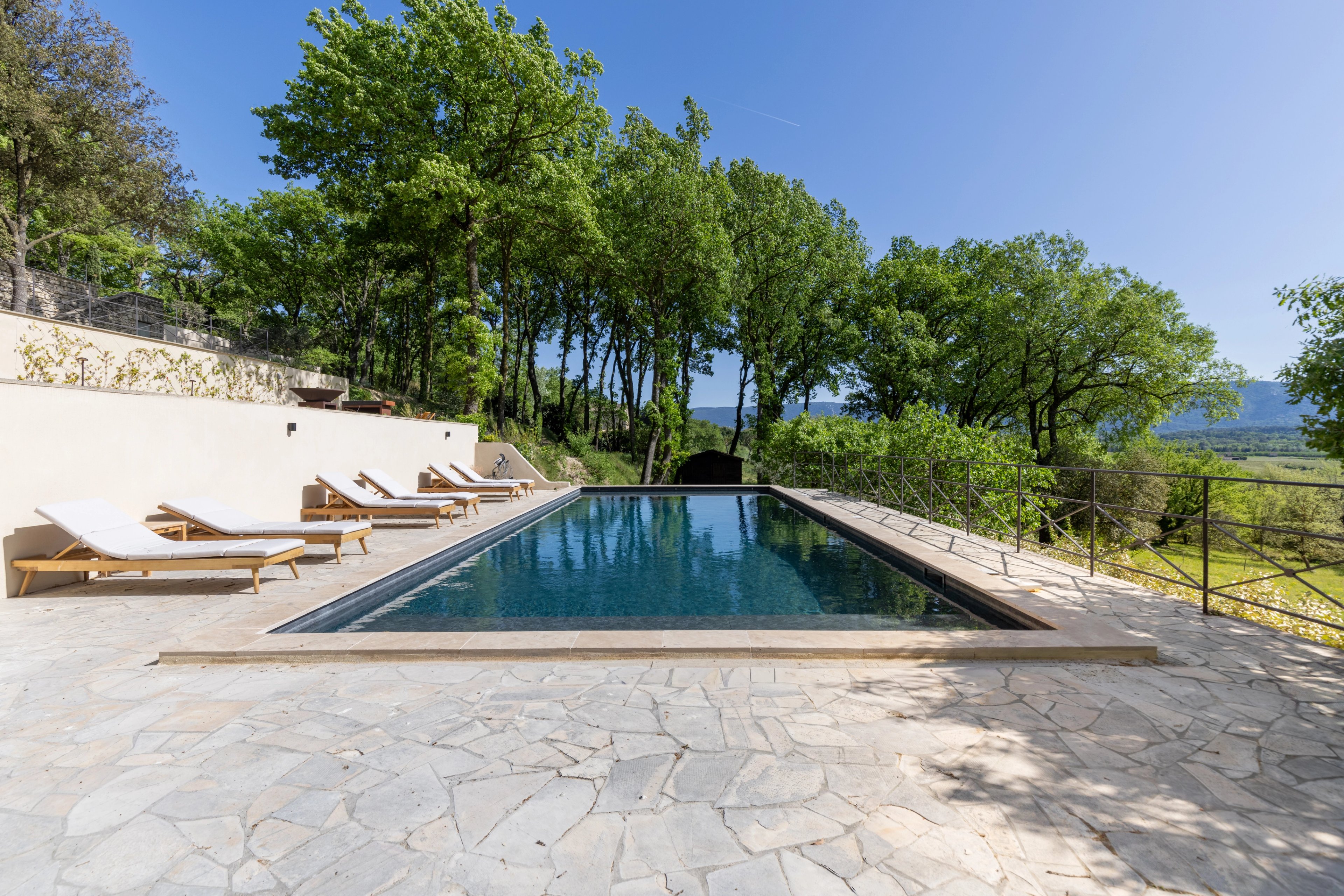 Interior photograph — IMMOBILIER, LUBERON, 7