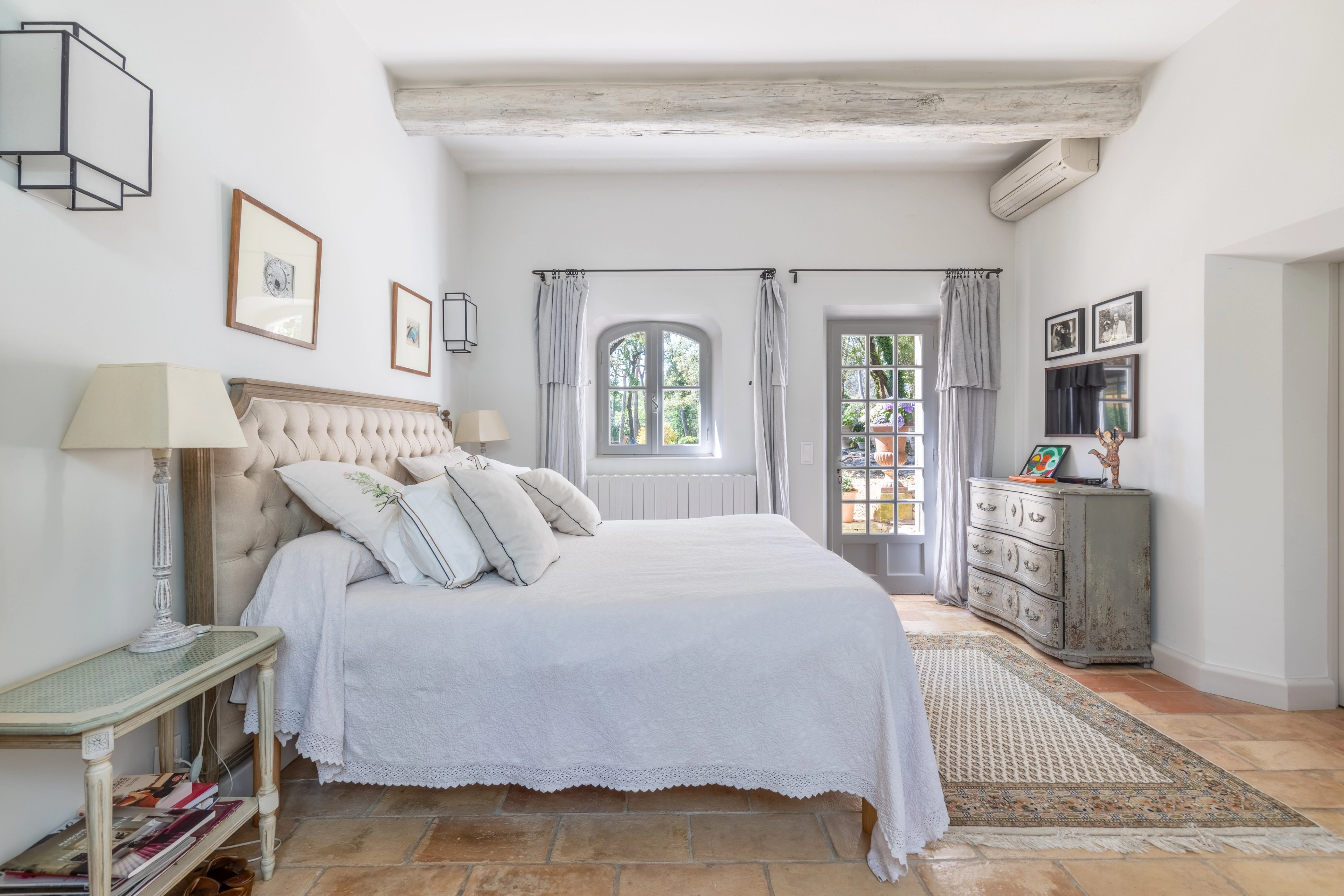Interior photograph — IMMOBILIER, LUBERON, 31