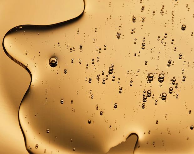 Oil in Cosmetics: Guide to Hydrating, Textured & Aromatic Oils