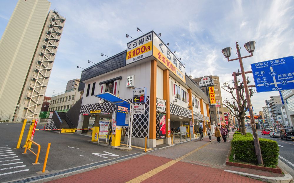 3 minutes walk to rotating sushi restaurant (kuru kuru sushi).