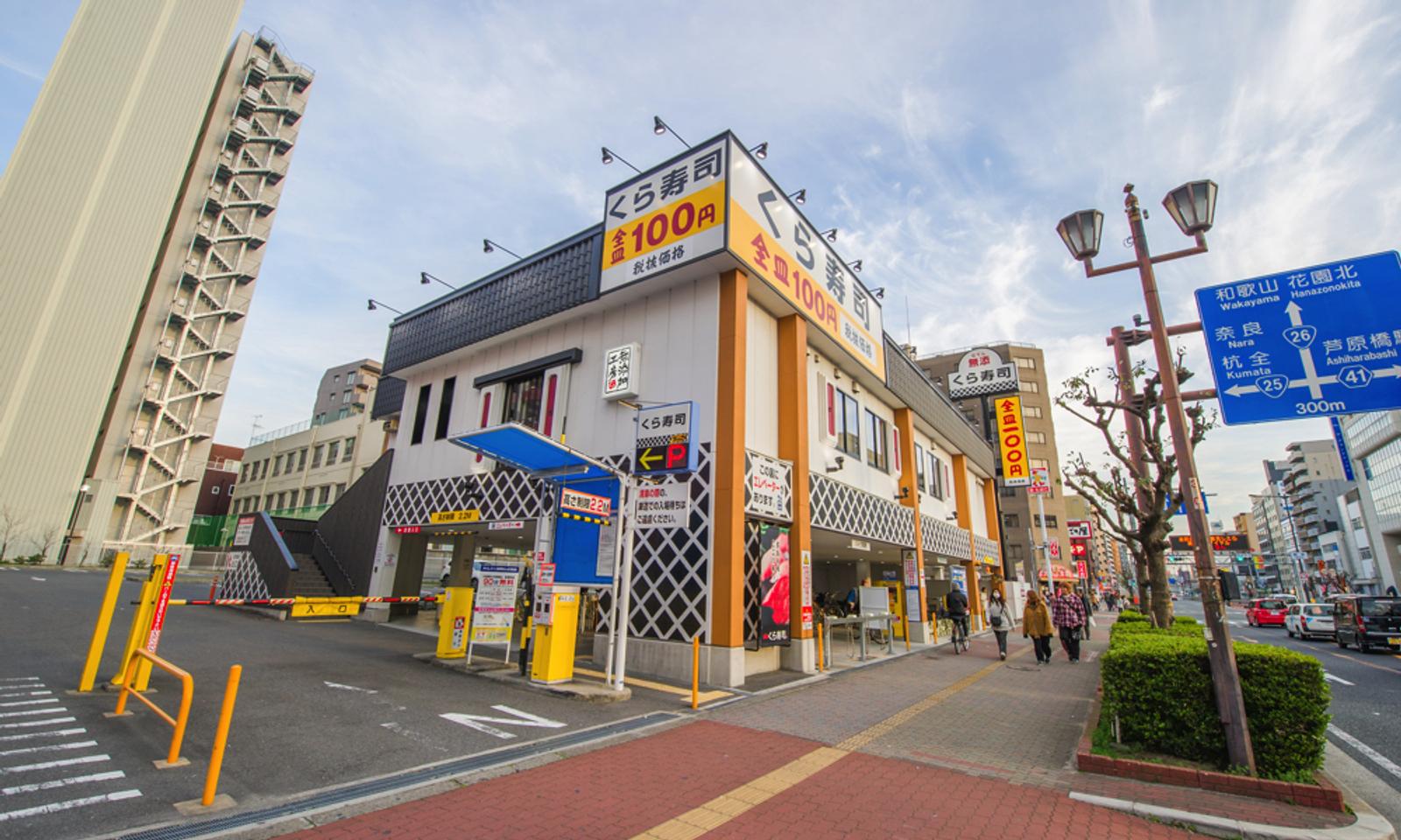 3 minutes walk to rotating sushi restaurant (kuru kuru sushi).