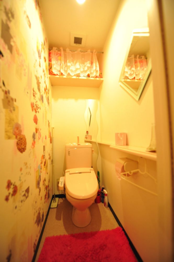 Toilet with washlet in the lounge.