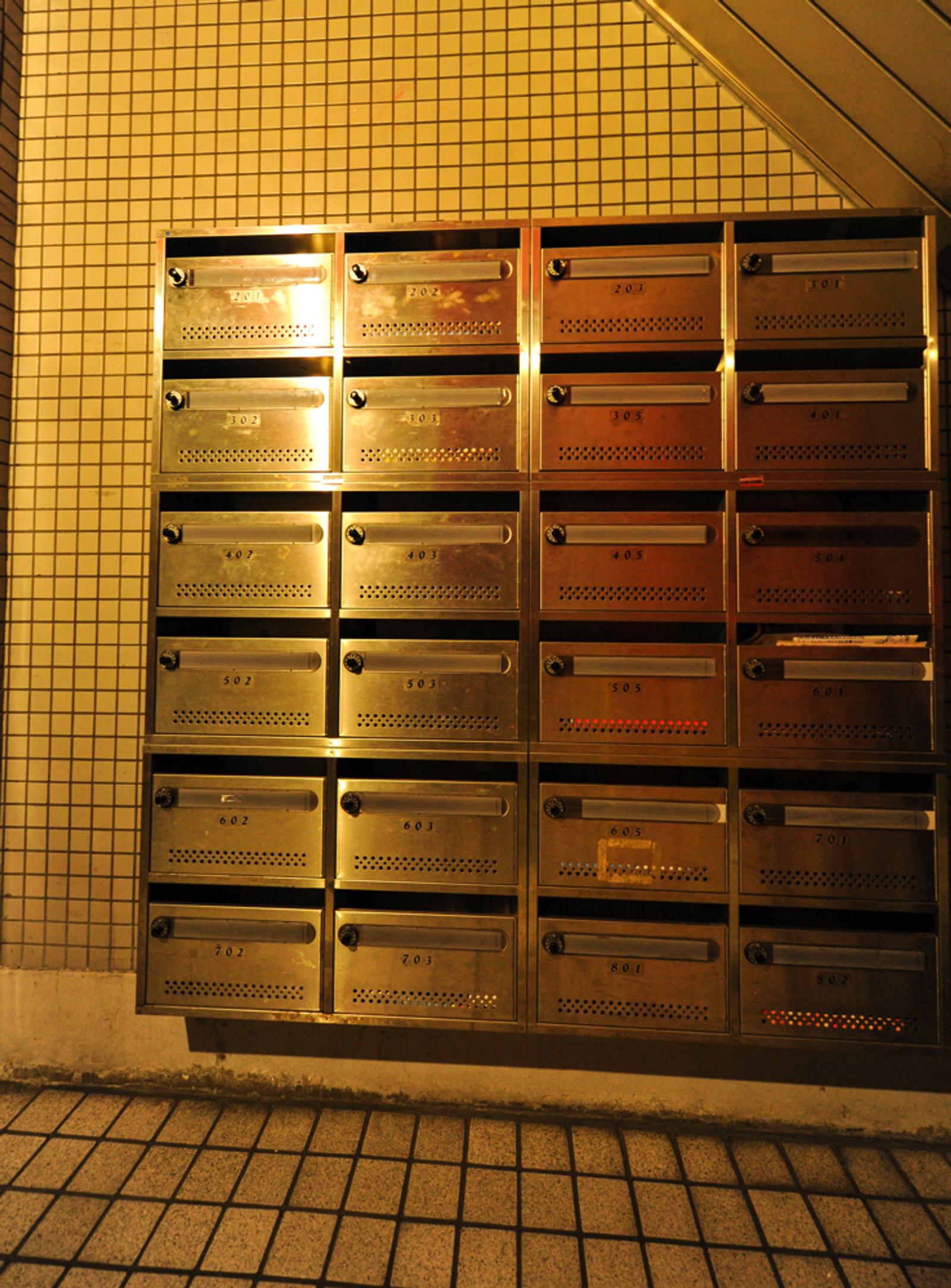 Mailbox at the entrance.