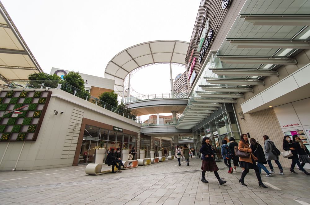 12 minutes walk to one of Osaka's largest shopping malls "Q's mall"