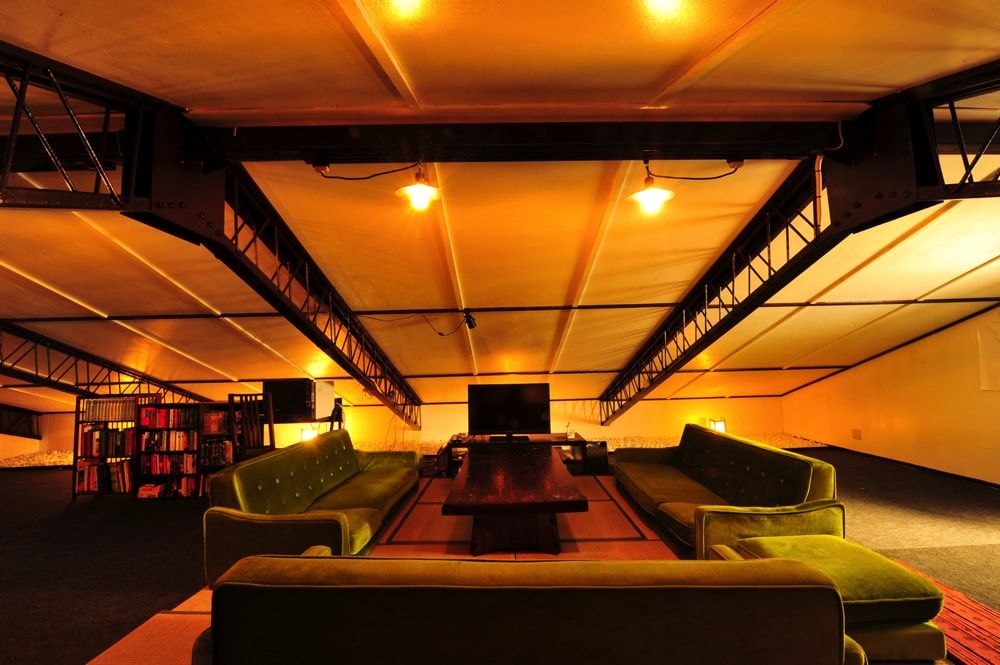 Retro Japanese-style lounge. 100sq.m (1200sq.ft). Open 24 hours