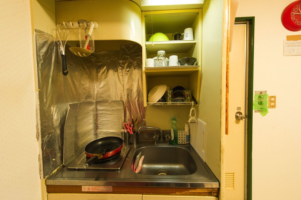 You are free to use all the tablewares.