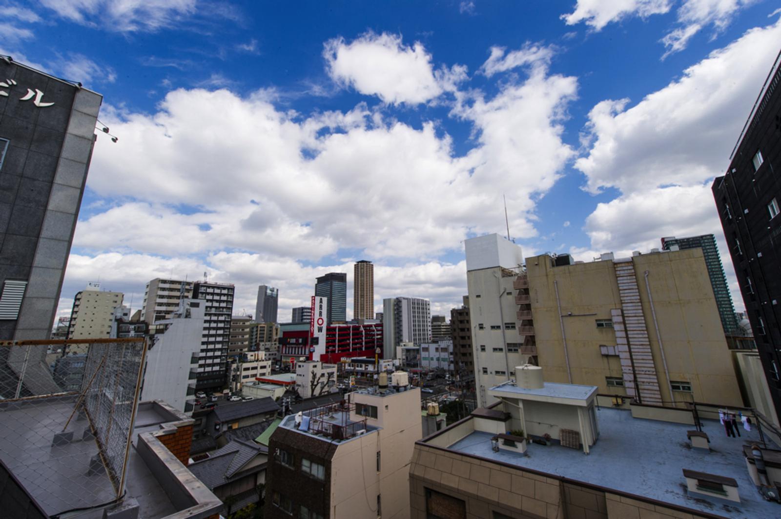 La vue depuis le balcon du toit-terrasse