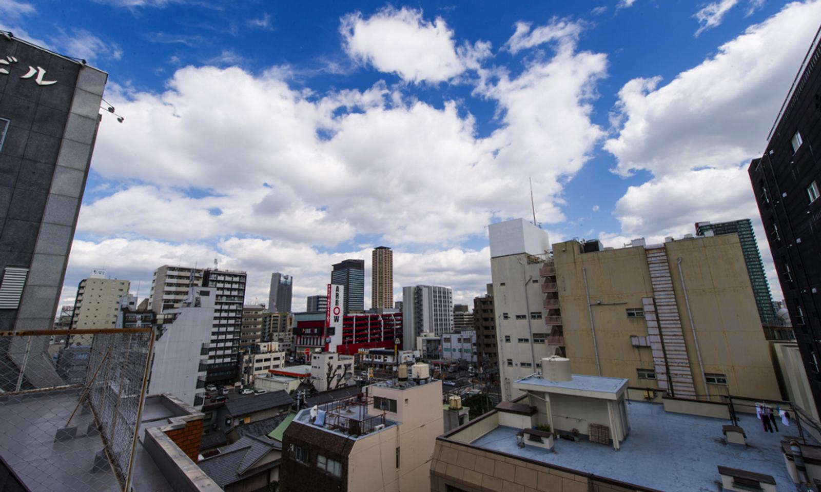 La vue depuis le balcon du toit-terrasse