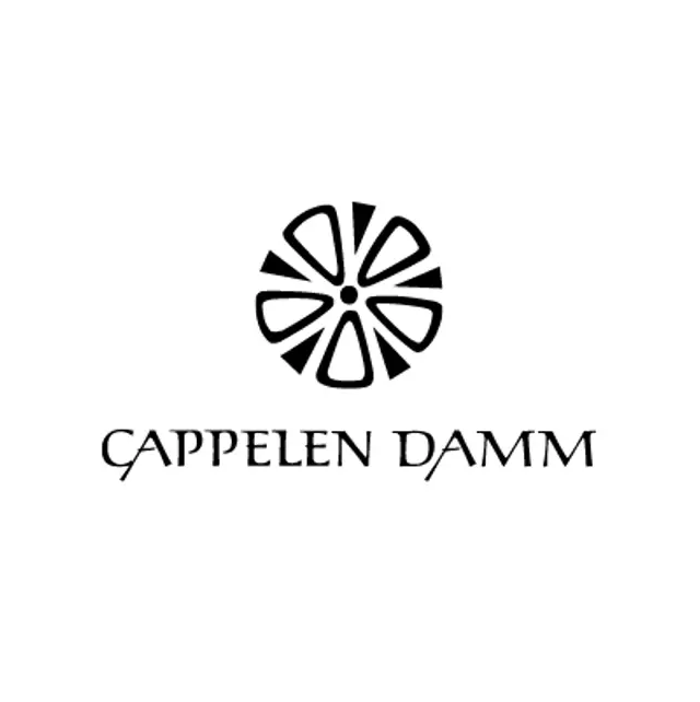 Sort Cappelen Damm logo på hvit bakgrunn