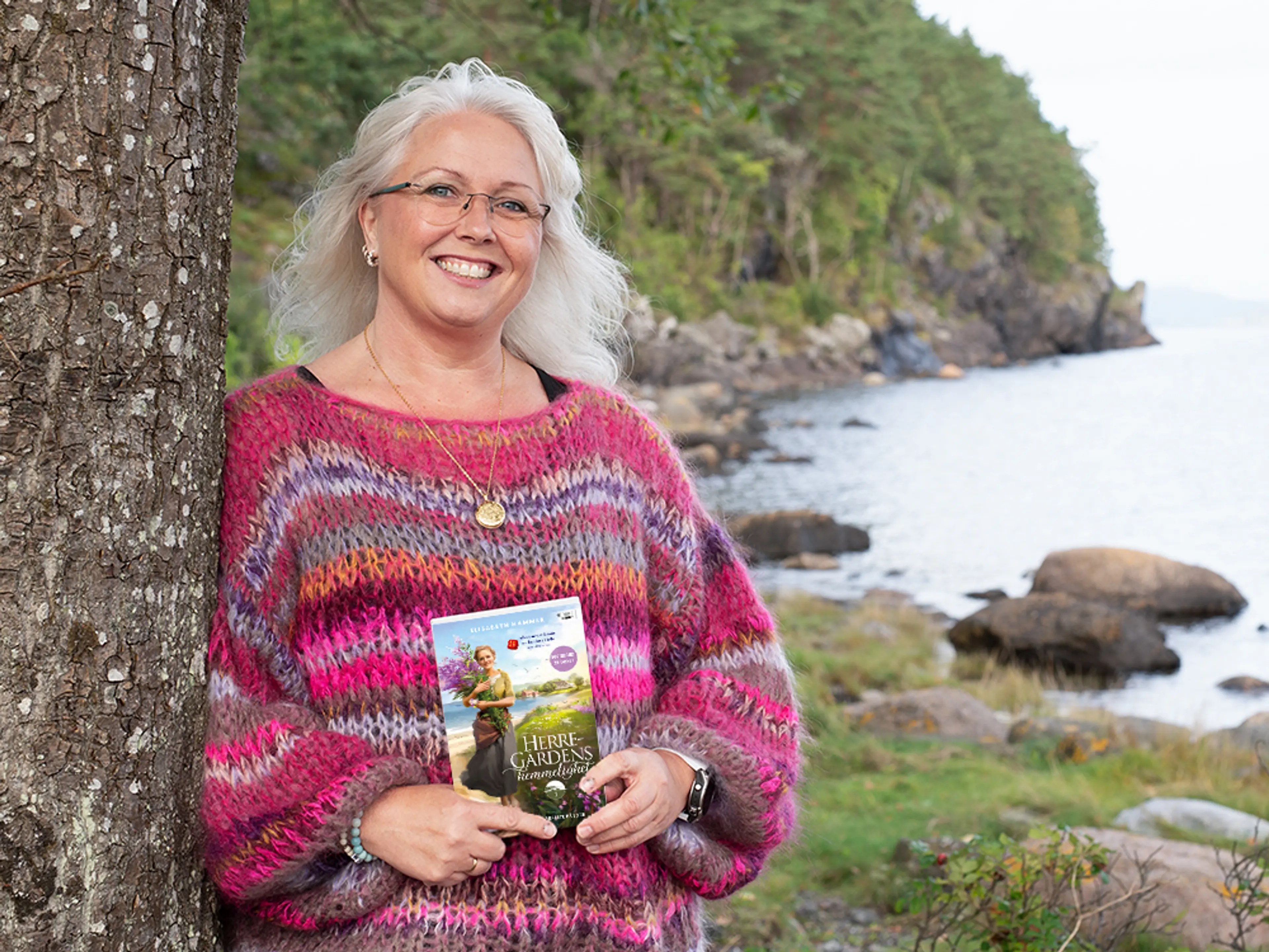 Elisabeth Hammer med romanserien Herregårdens hemmelighet