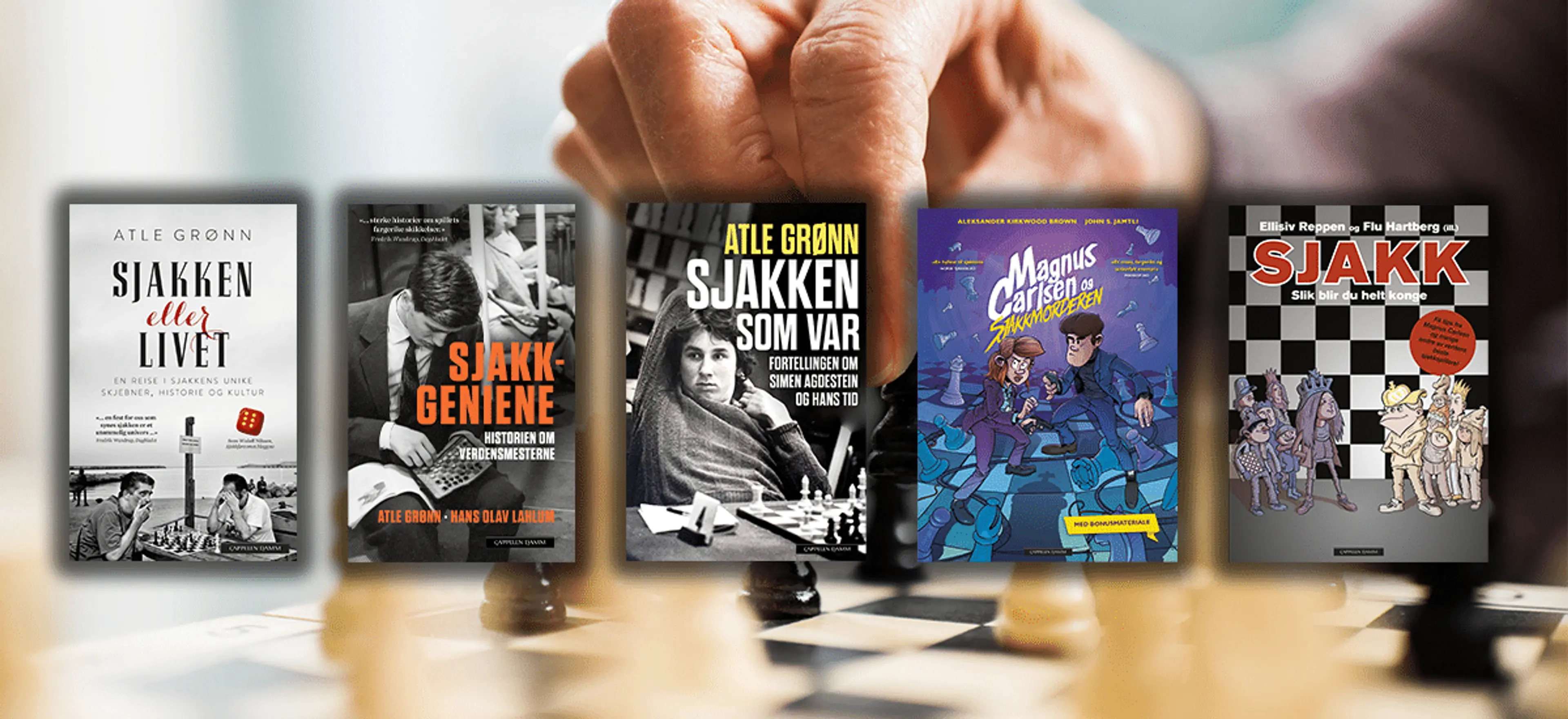 Bilde av fem sjakkbøker 