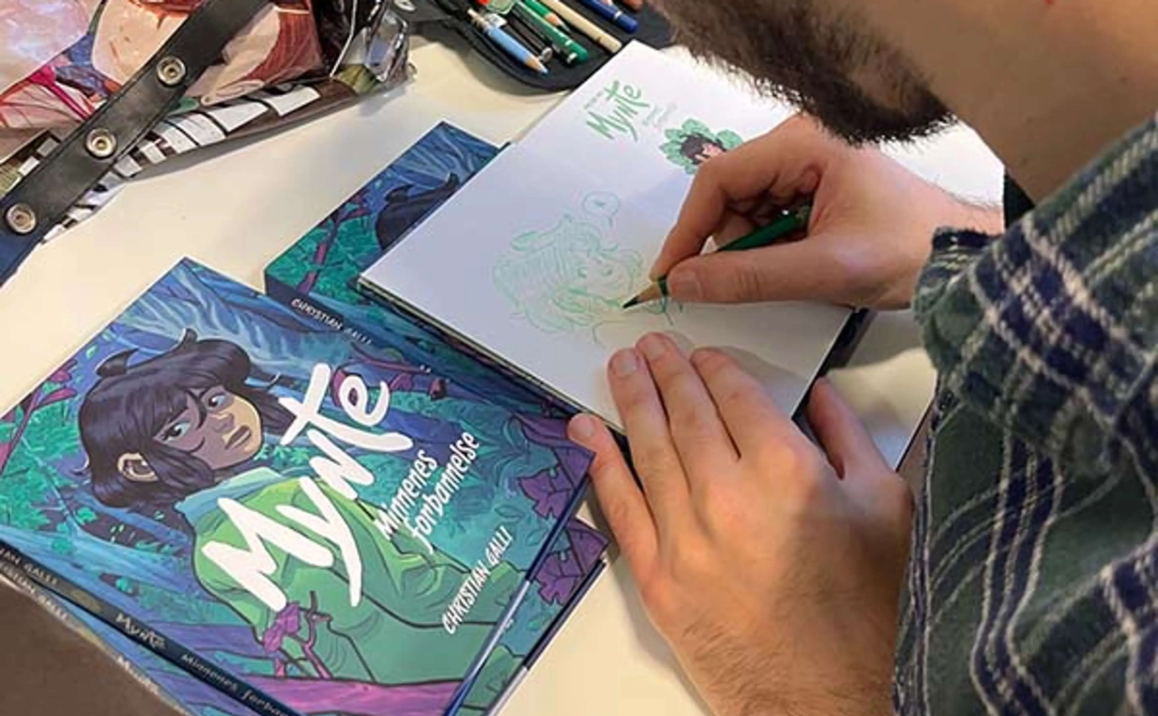 Christian Galli signerer boken Mynte