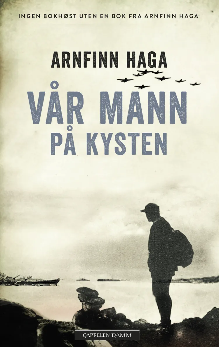 Omslag Vår mann på kysten av Arnfinn Haga (Innbundet)