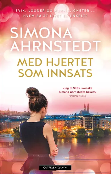 Omslag Med hjertet som innsats av Simona Ahrnstedt (Innbundet)