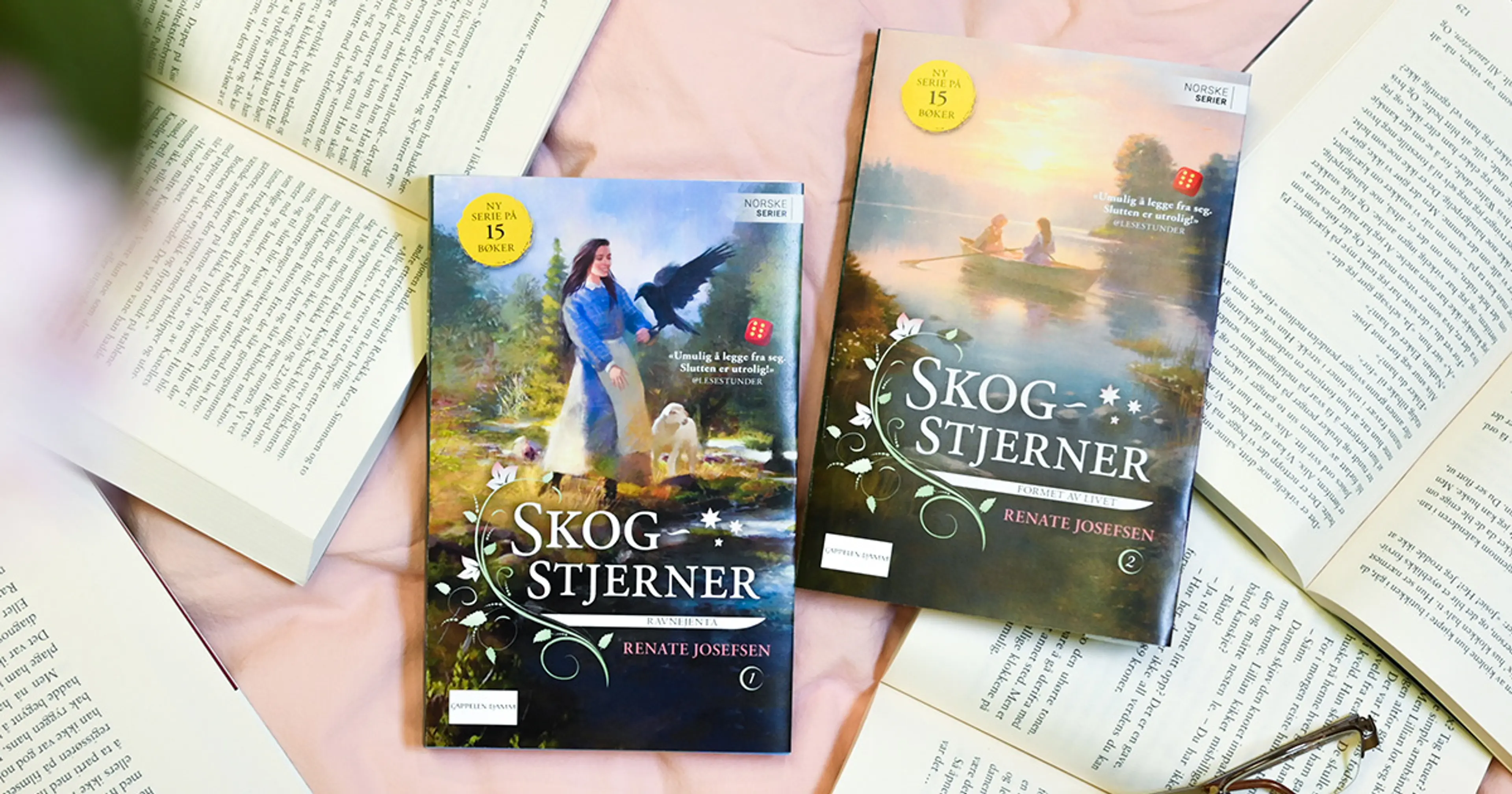 Foto av de to første bøkene i serien Skogstjerner