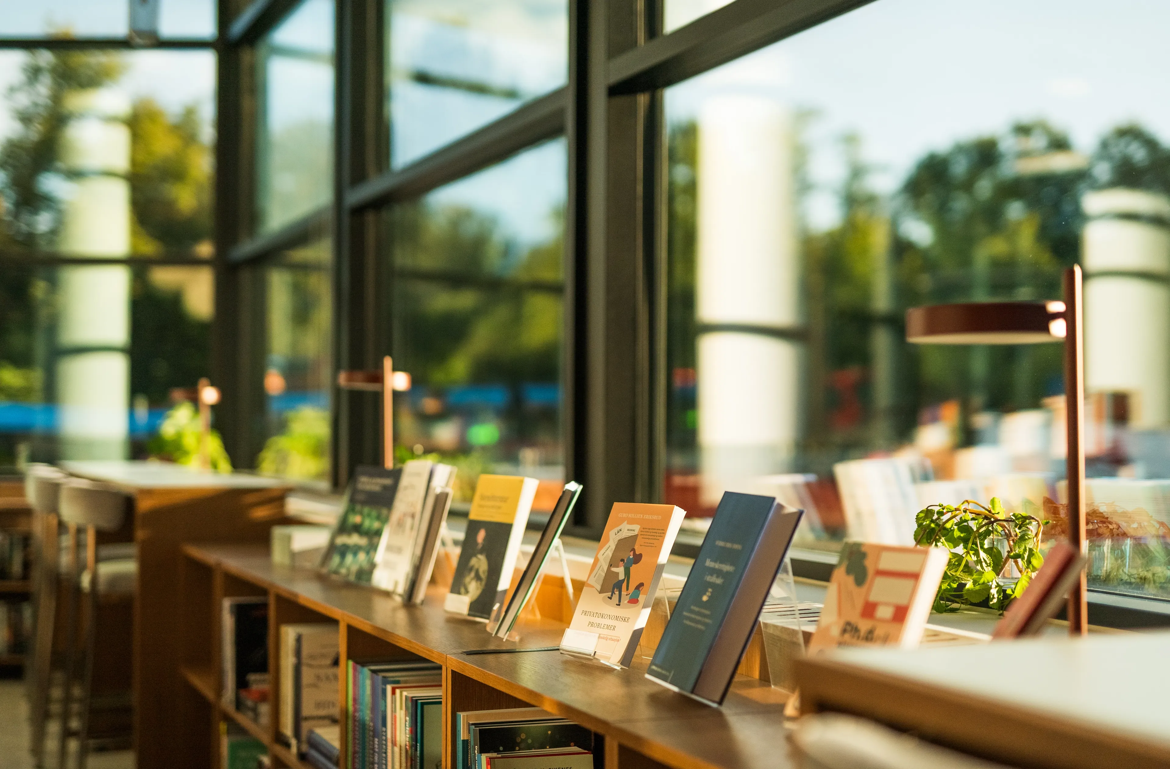 Bilde fra Elling bokkafé, forlagets egen bokhandel i Stortingsgata 28