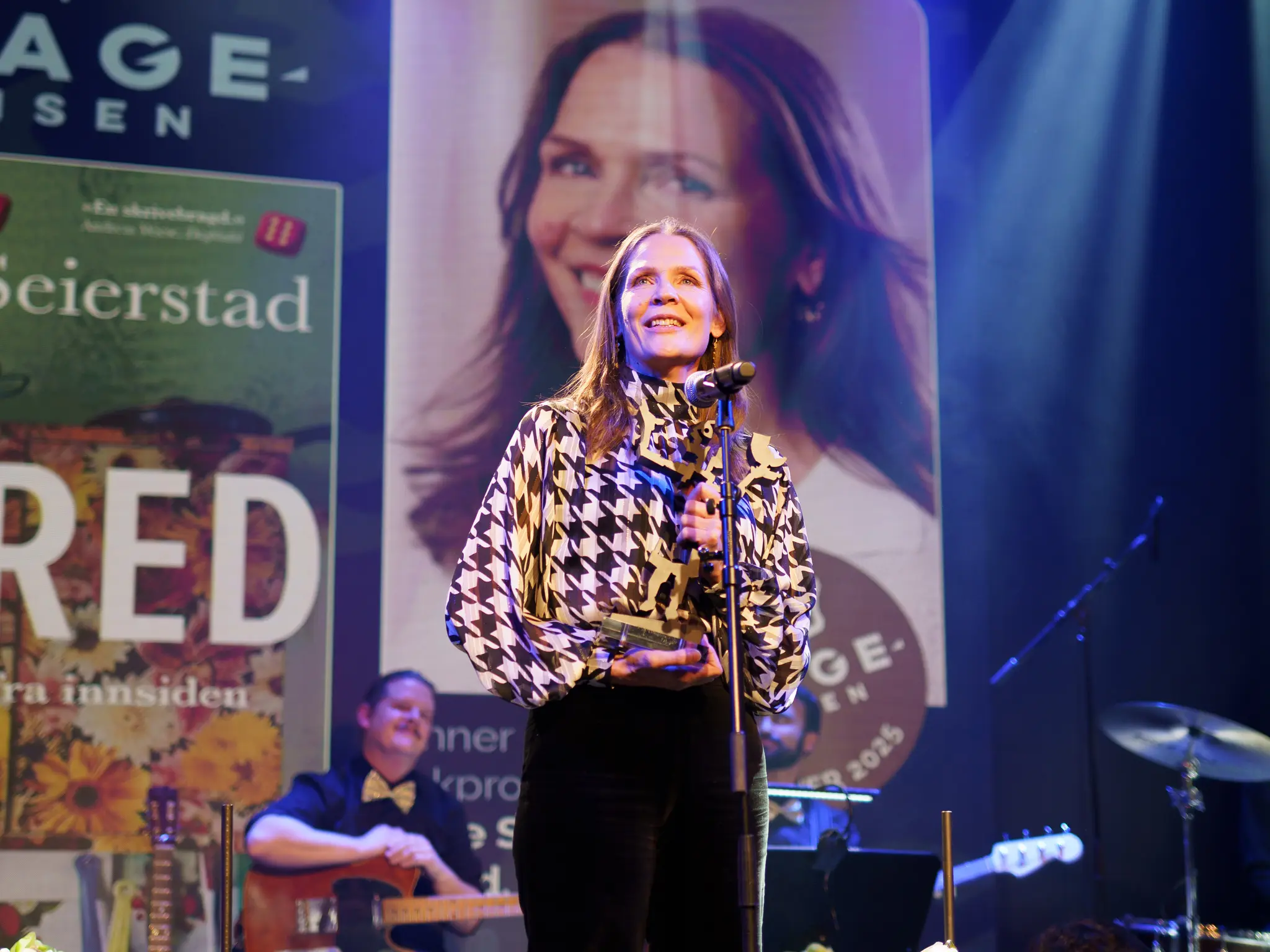Åsne Seierstad under Brageprisutdelingen på Vulkan arena i Oslo 20.november hvor hun mottok hun prisen i klassen Sakprosa.
